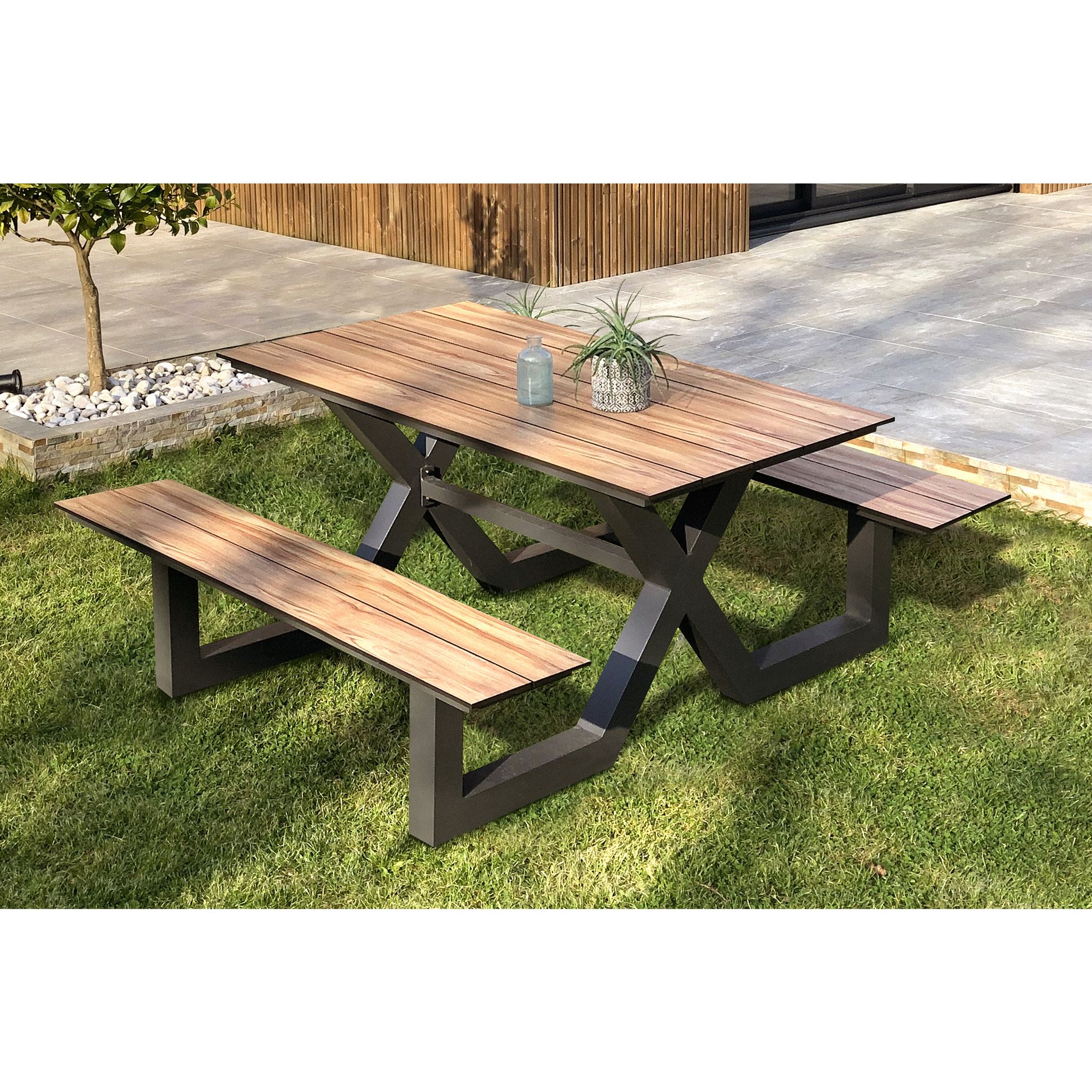 Voir la diapositive 2 : DCB GARDEN Table de jardin rectangulaire - 4/6 places - Aluminium et plateau effet bois - Anthracite - VANCOUVER