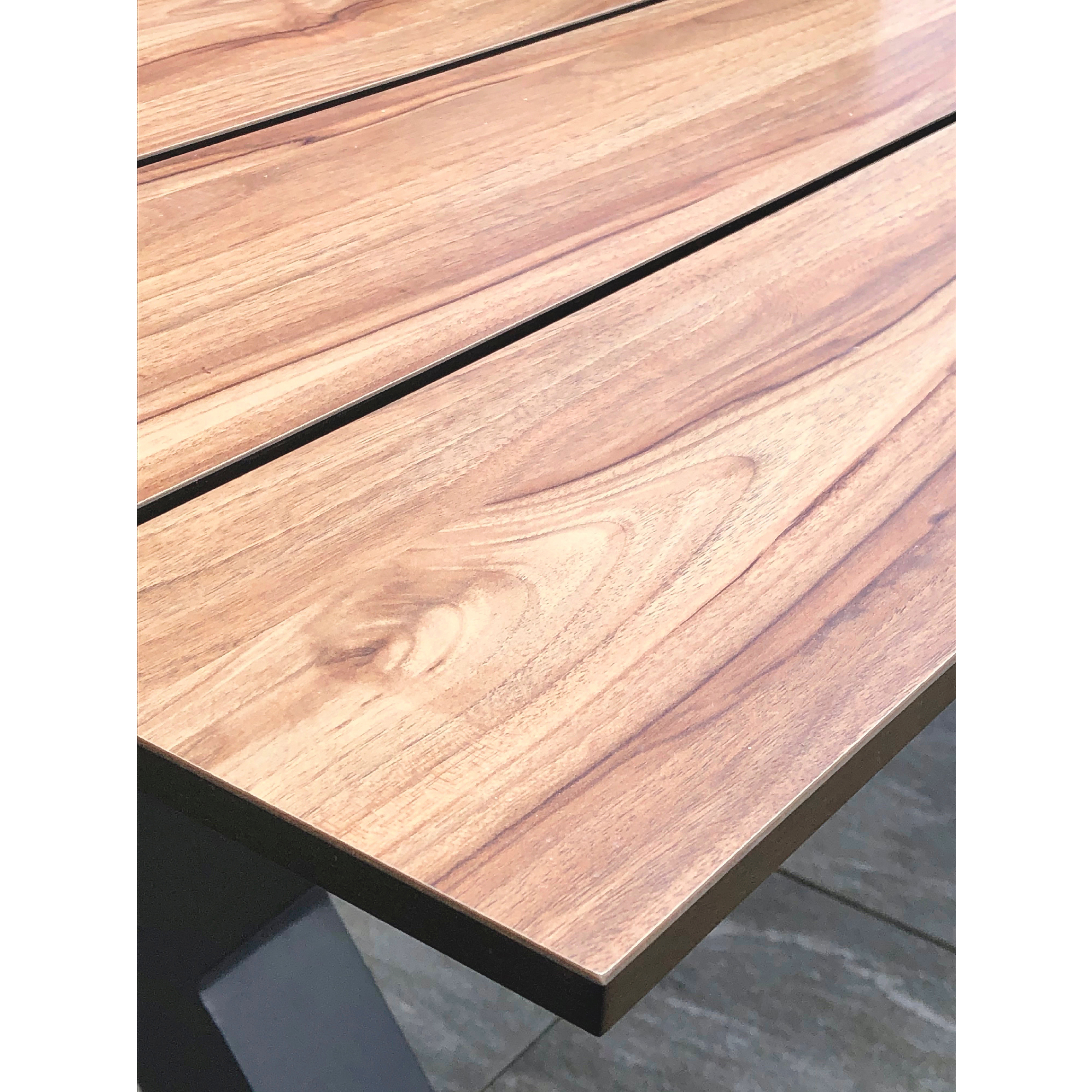 Voir la diapositive 3 : DCB GARDEN Table de jardin rectangulaire - 4/6 places - Aluminium et plateau effet bois - Anthracite - VANCOUVER