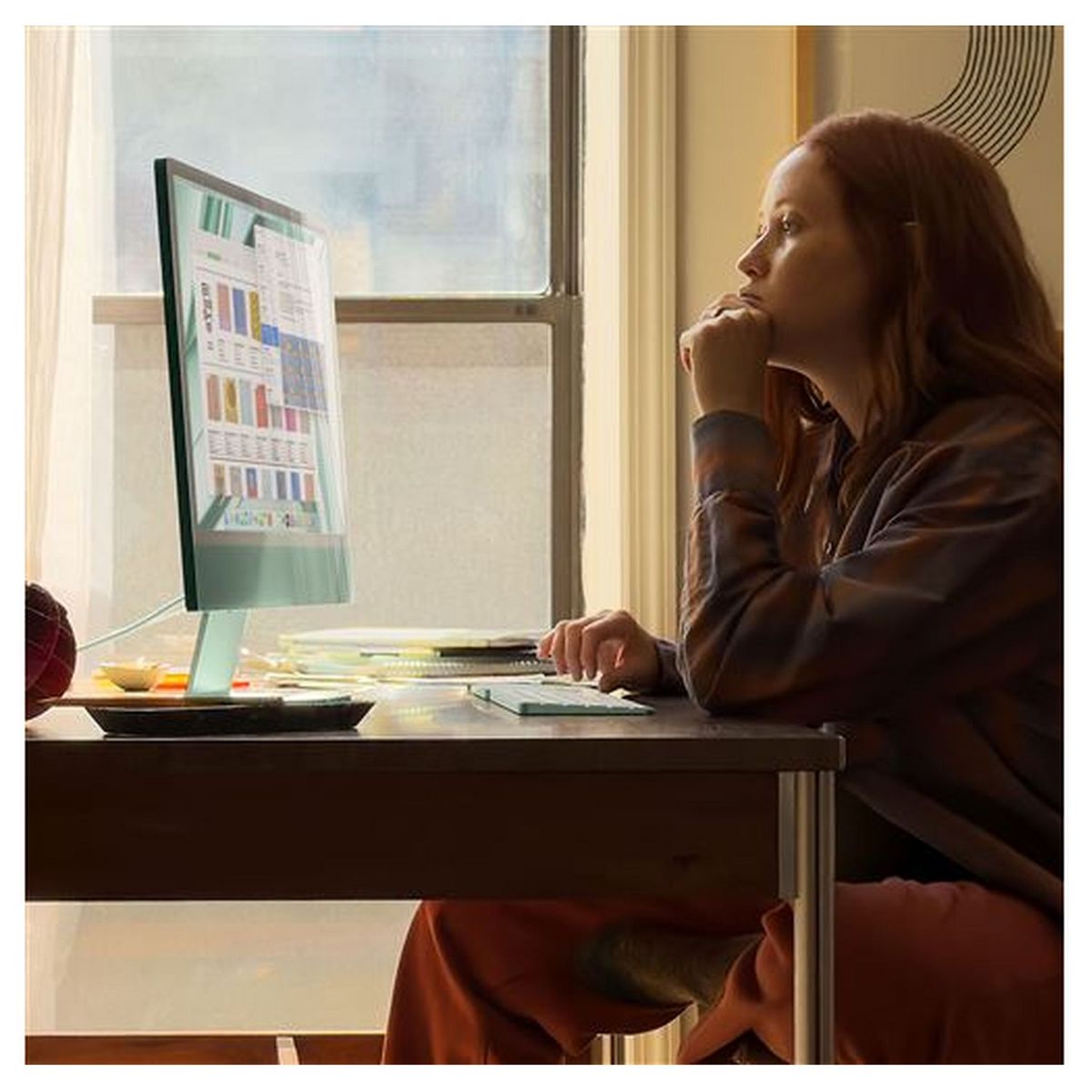 APPLE iMac 24" écran Rétina 4,5K 256Go SSD 8Go RAM Puce M3 - Silver