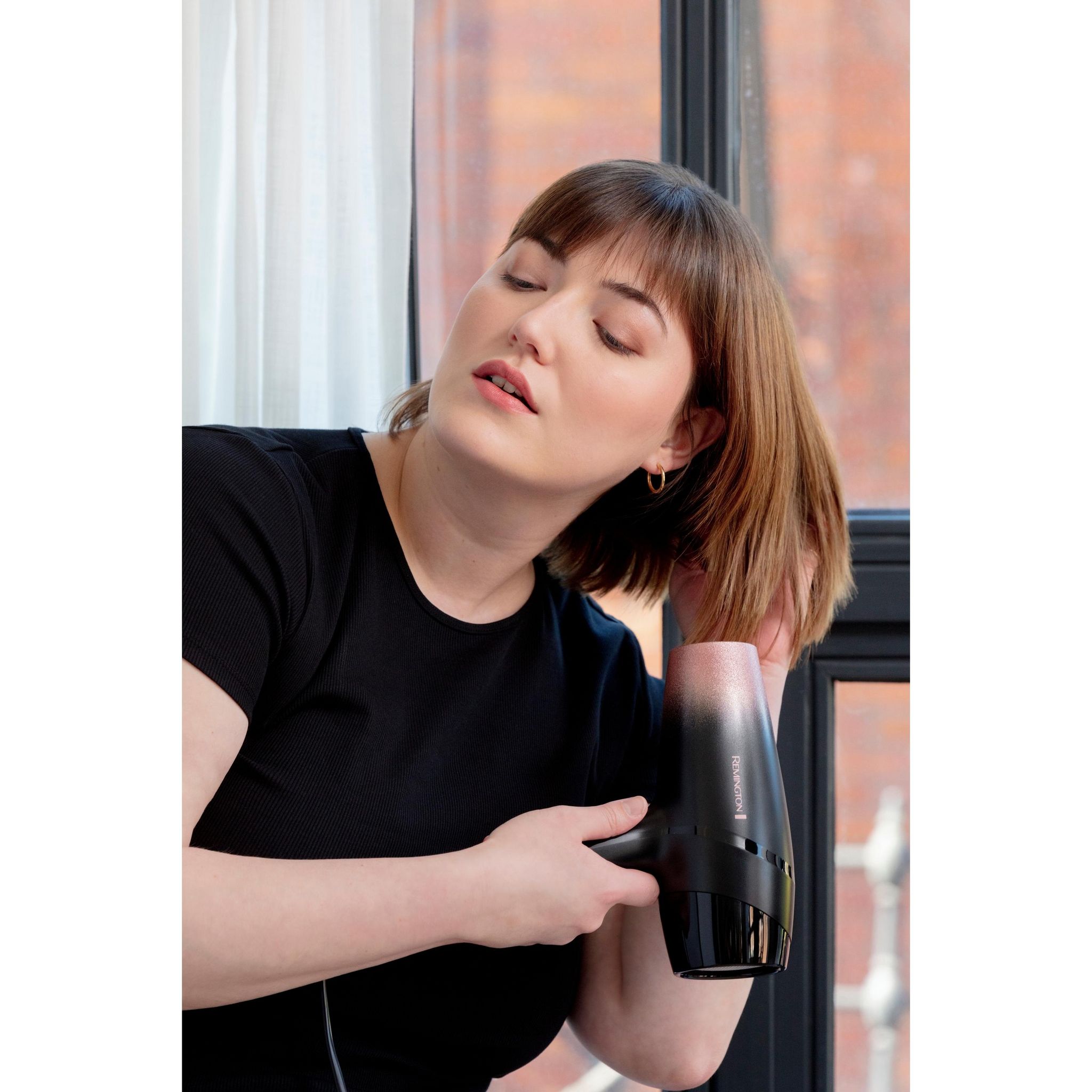 Voir la diapositive 7 : REMINGTON Sèche cheveux D5305 - Noir