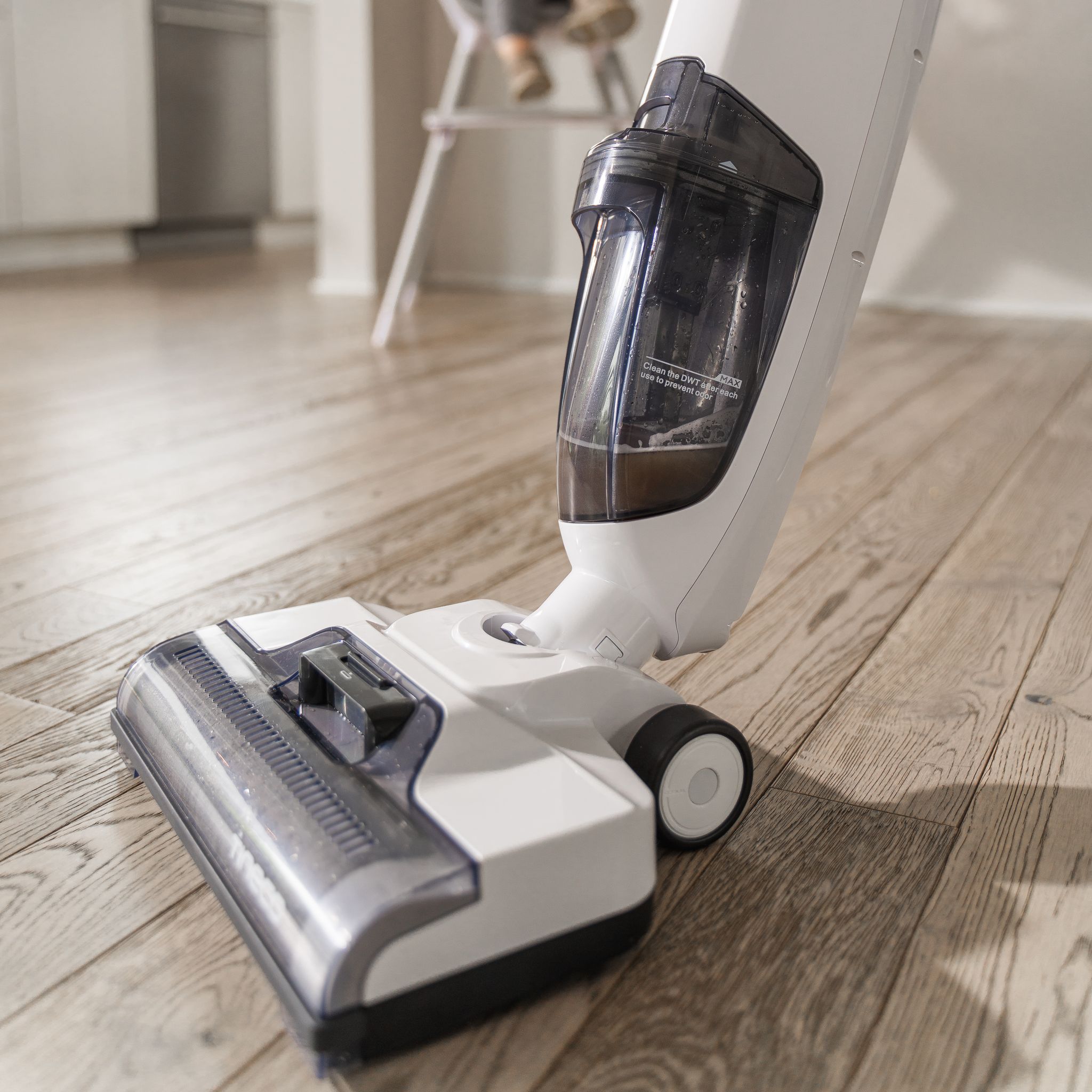 Voir la diapositive 4 : TINECO Aspirateur laveur sans fil IFLOOR 2 PLUS - Blanc