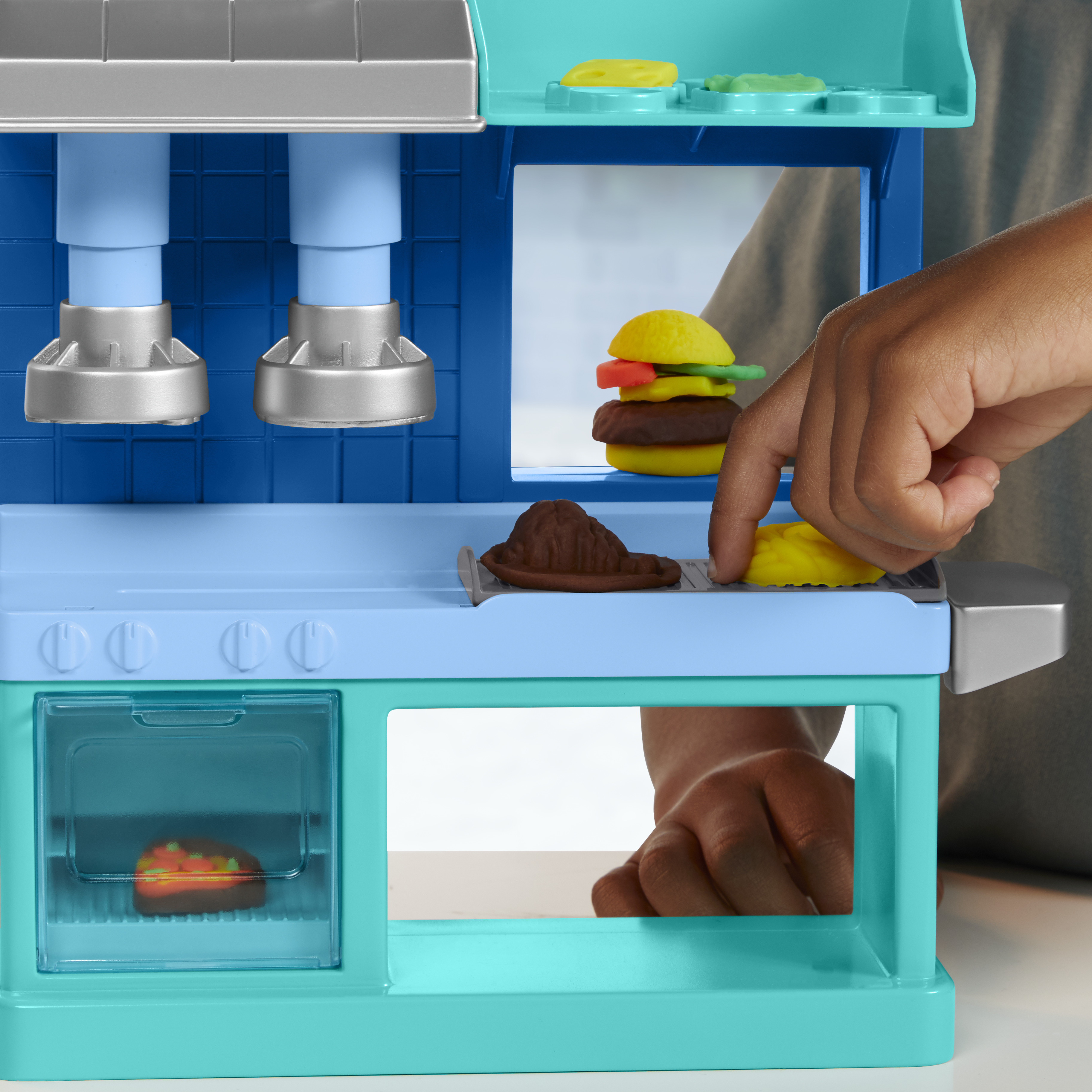 Voir la diapositive 16 : HASBRO Pâte à modeler Le ptit resto