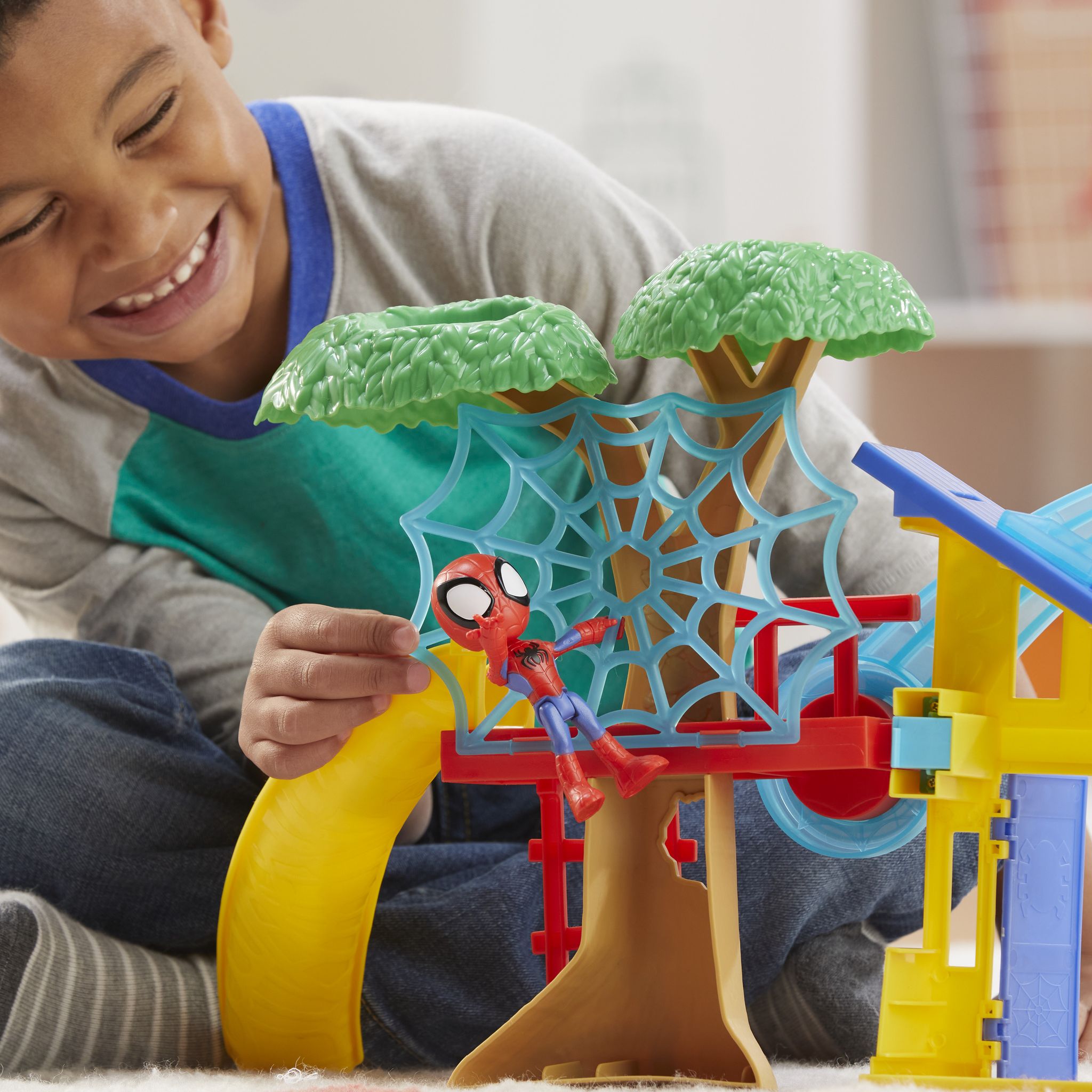 Voir la diapositive 5 : HASBRO Aire de Jeux Spidey