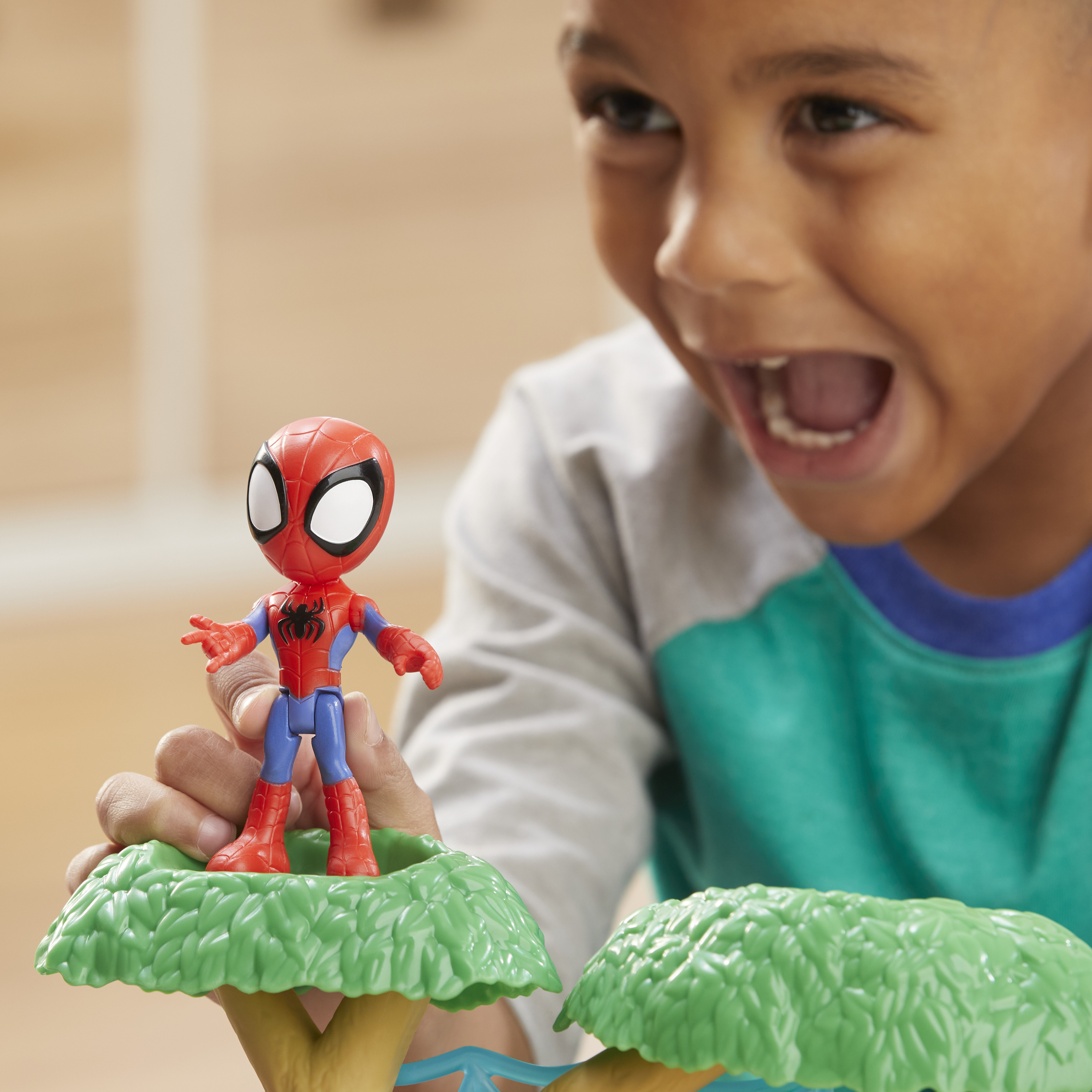 Voir la diapositive 7 : HASBRO Aire de Jeux Spidey
