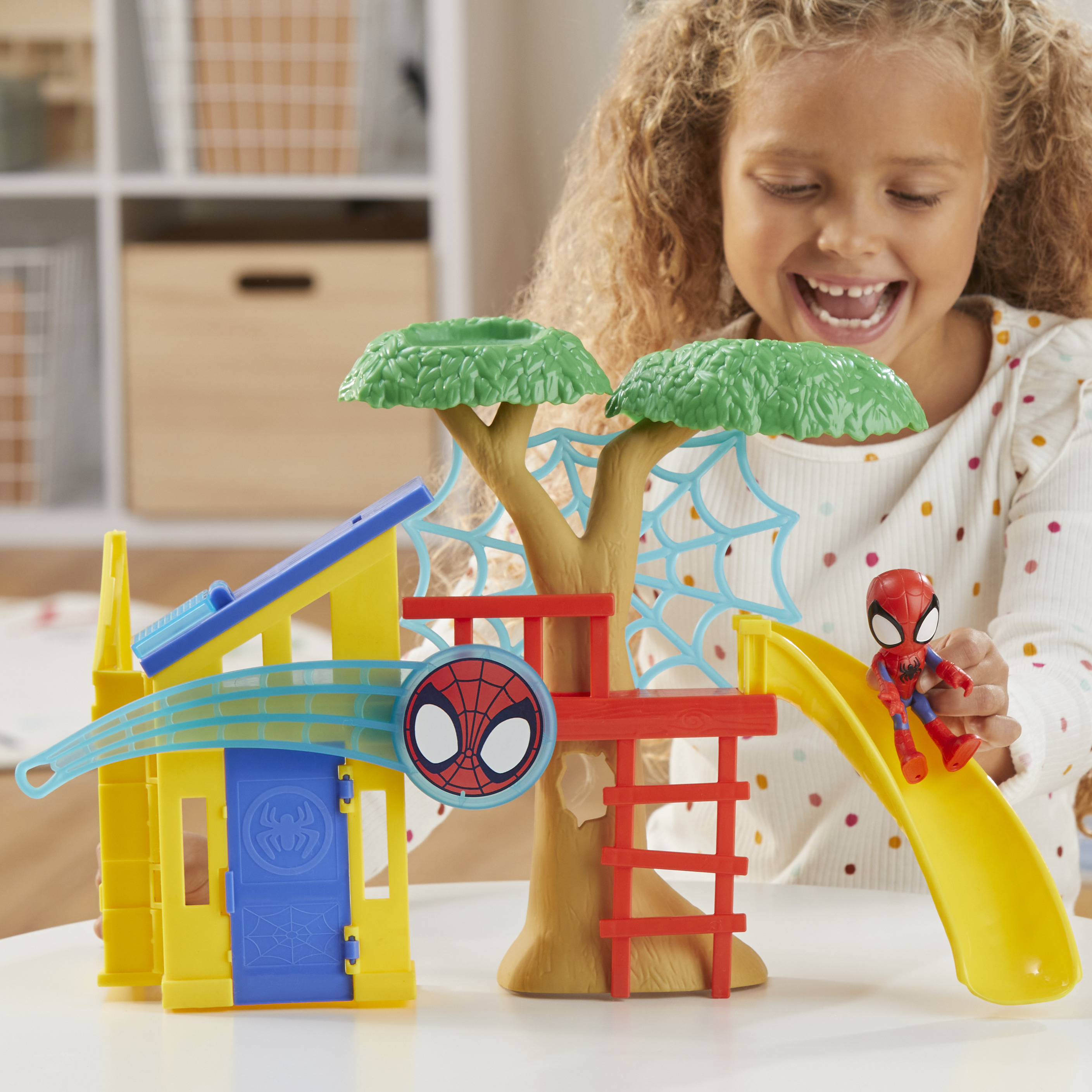 Voir la diapositive 9 : HASBRO Aire de Jeux Spidey
