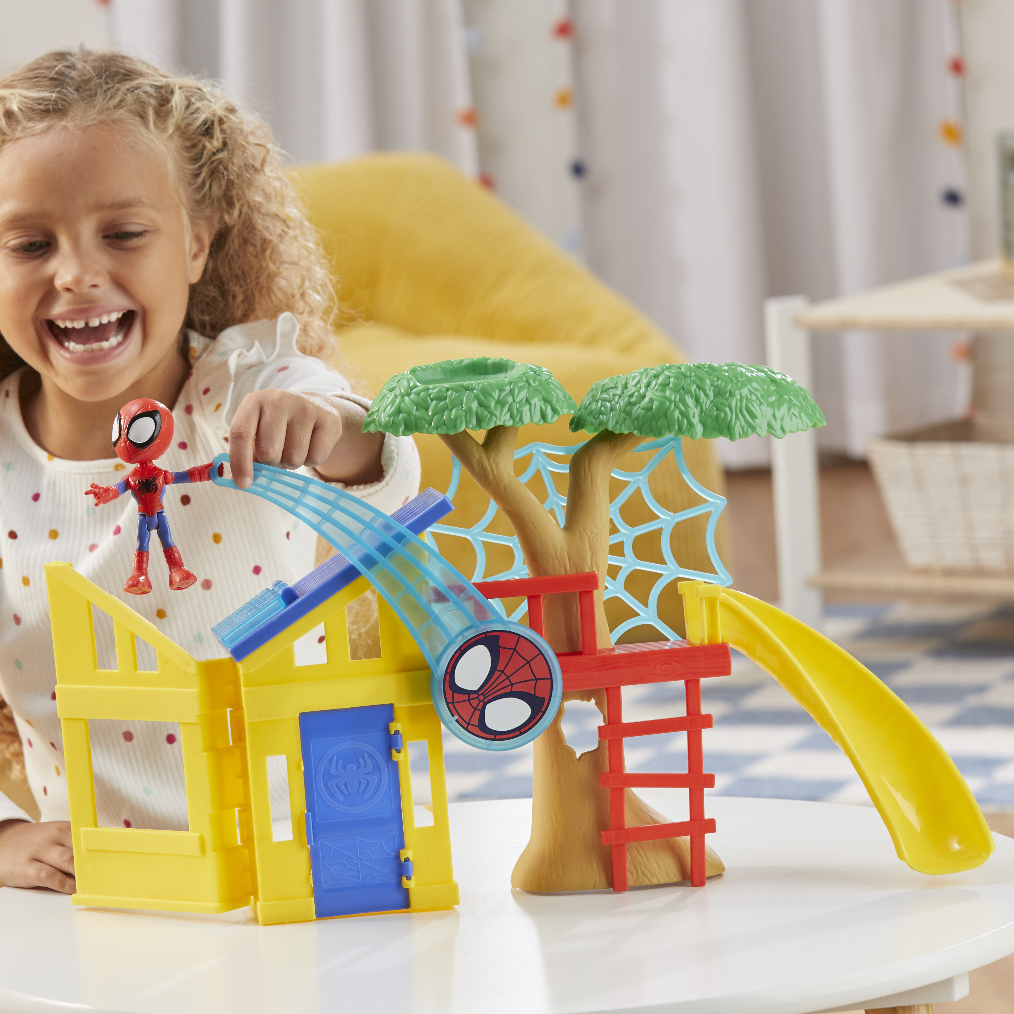 Voir la diapositive 10 : HASBRO Aire de Jeux Spidey