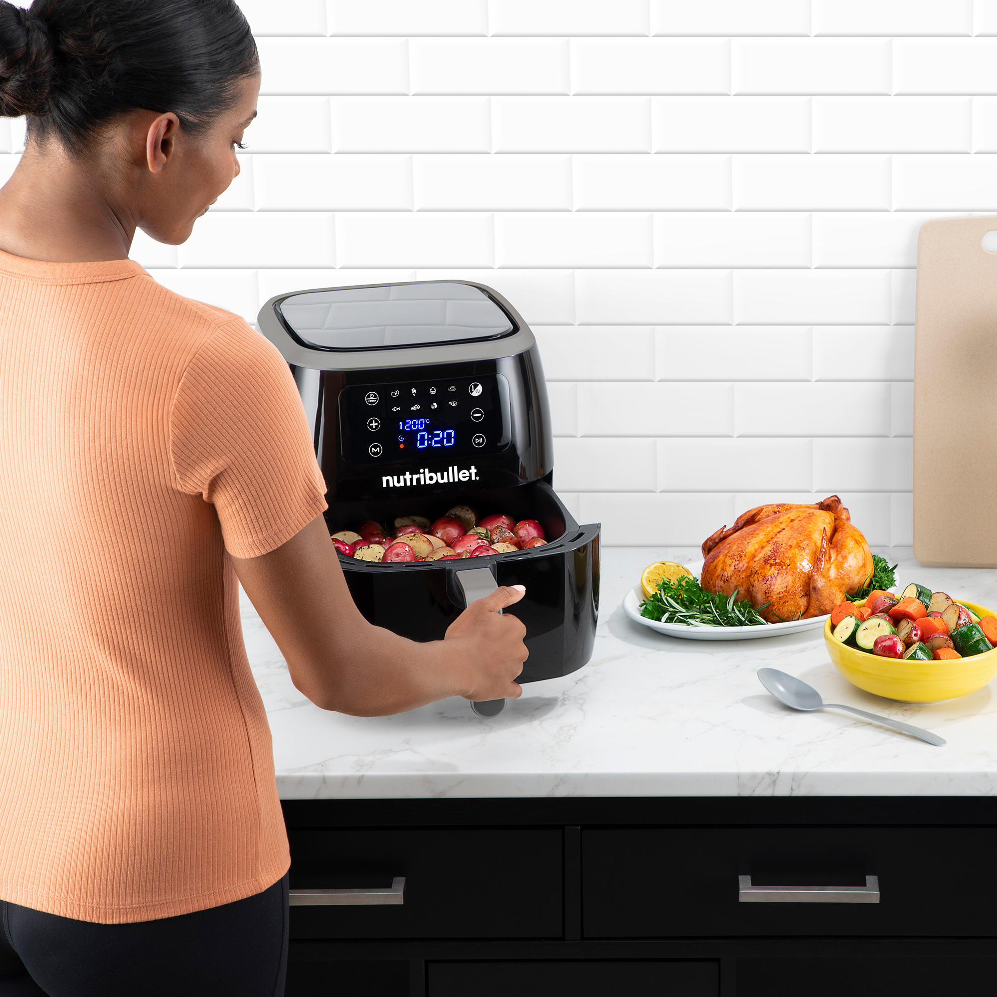 Voir la diapositive 7 : NUTRIBULLET Friteuse électrique XXL sans huile à air chaud NBA071B - Noir