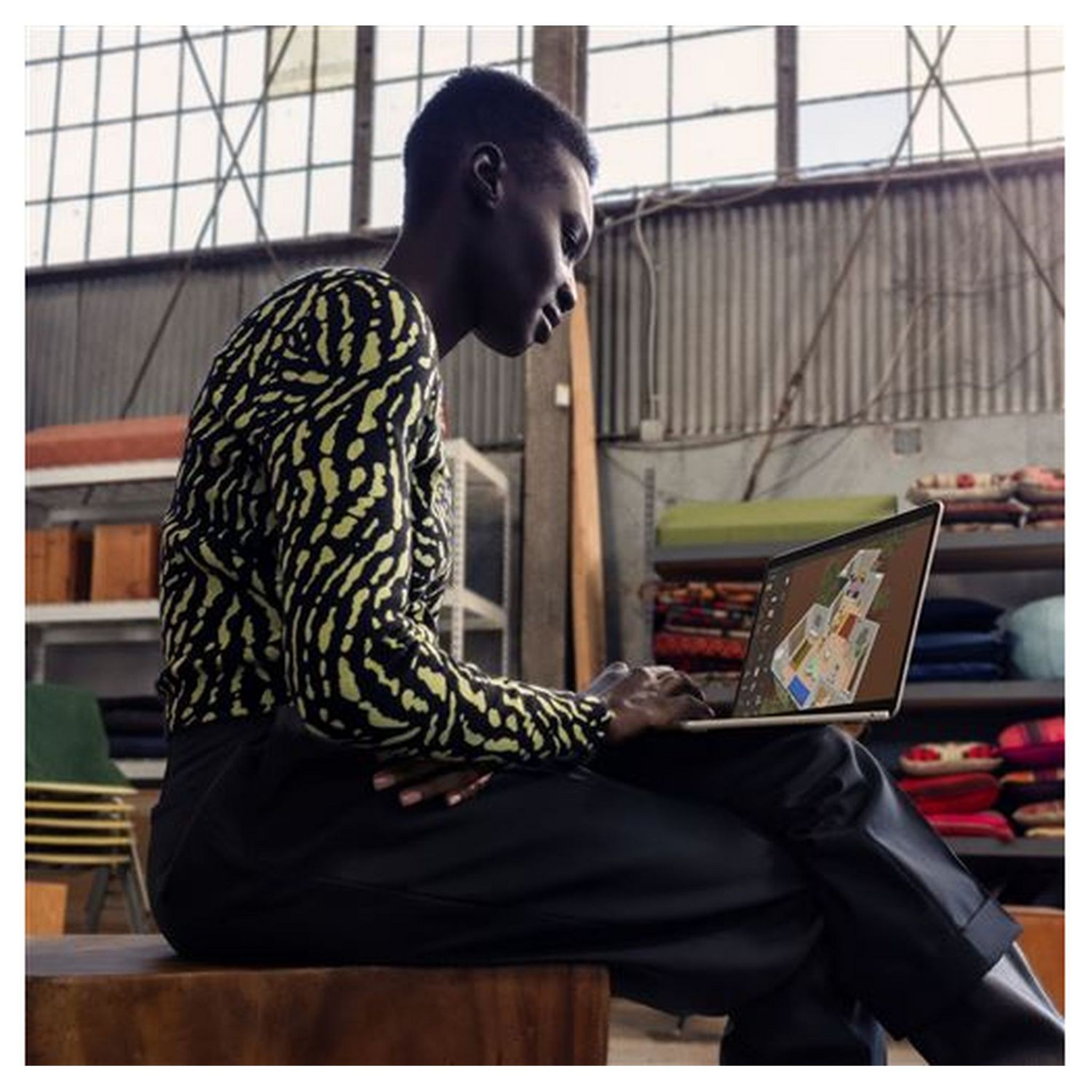 Voir la diapositive 8 : APPLE MacBook Air 13,6" 256Go SSD 8Go RAM Puce M3 - Midnight