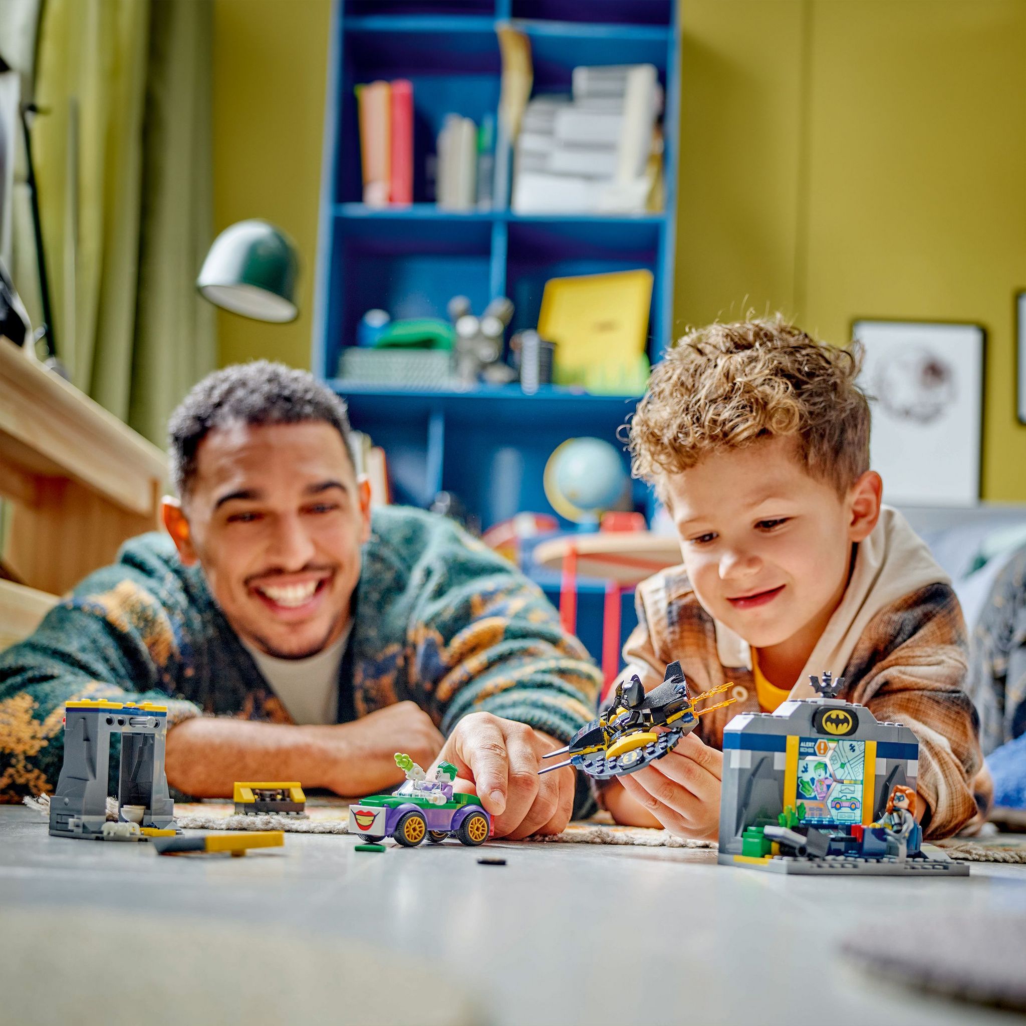 Voir la diapositive 7 : LEGO DC Comics Batman 76272 - La Batcave avec Batman, Batgirl et Le Joker - Jouet de Super-héros pour Enfants -Set de Construction et Véhicule