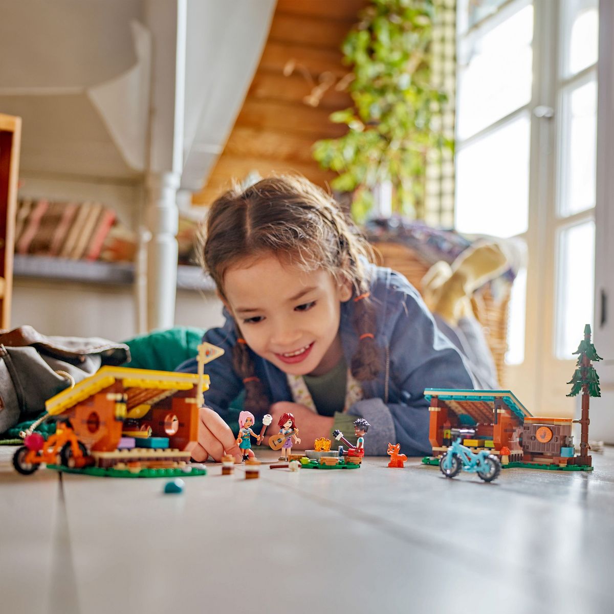 LEGO Friends 42624 -  Les Cabanes Chaleureuses de la Base de Loisirs - Jouet sur le Thème du Camping et de la Nature