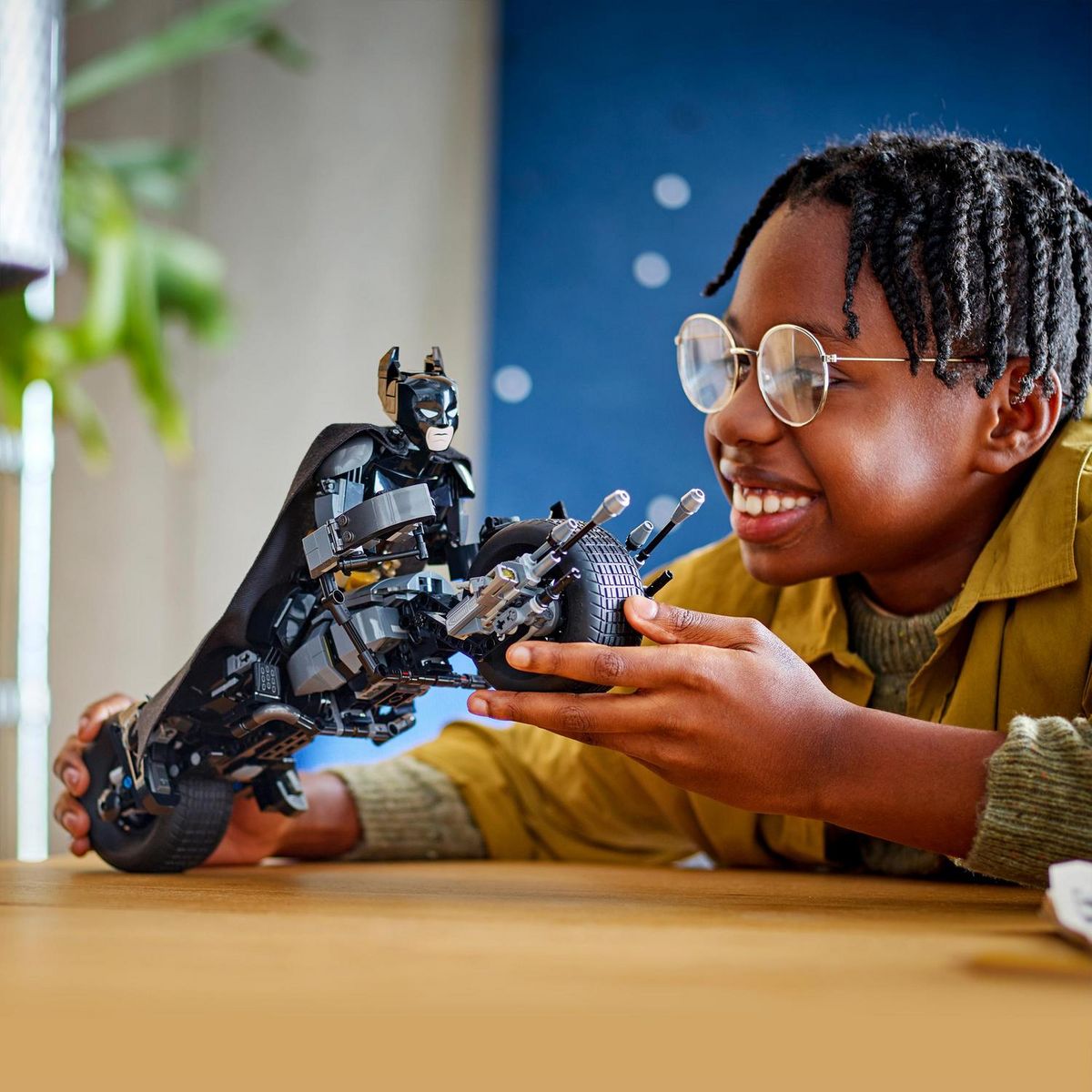 LEGO DC Comics 76273 -  Batman La figurine de Batman à construire et la moto Bat-Pod