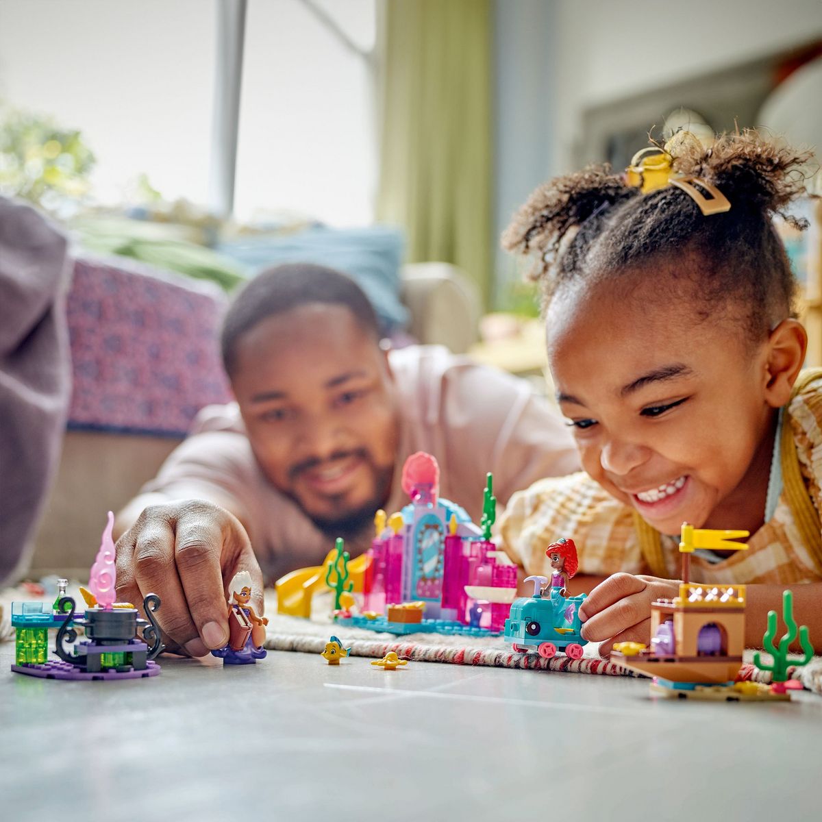 LEGO Disney 43254 - La Grotte de Cristal d'Ariel, Jouet de Construction pour Enfants, Mini-poupées Sirènes et Figurine de Polochon
