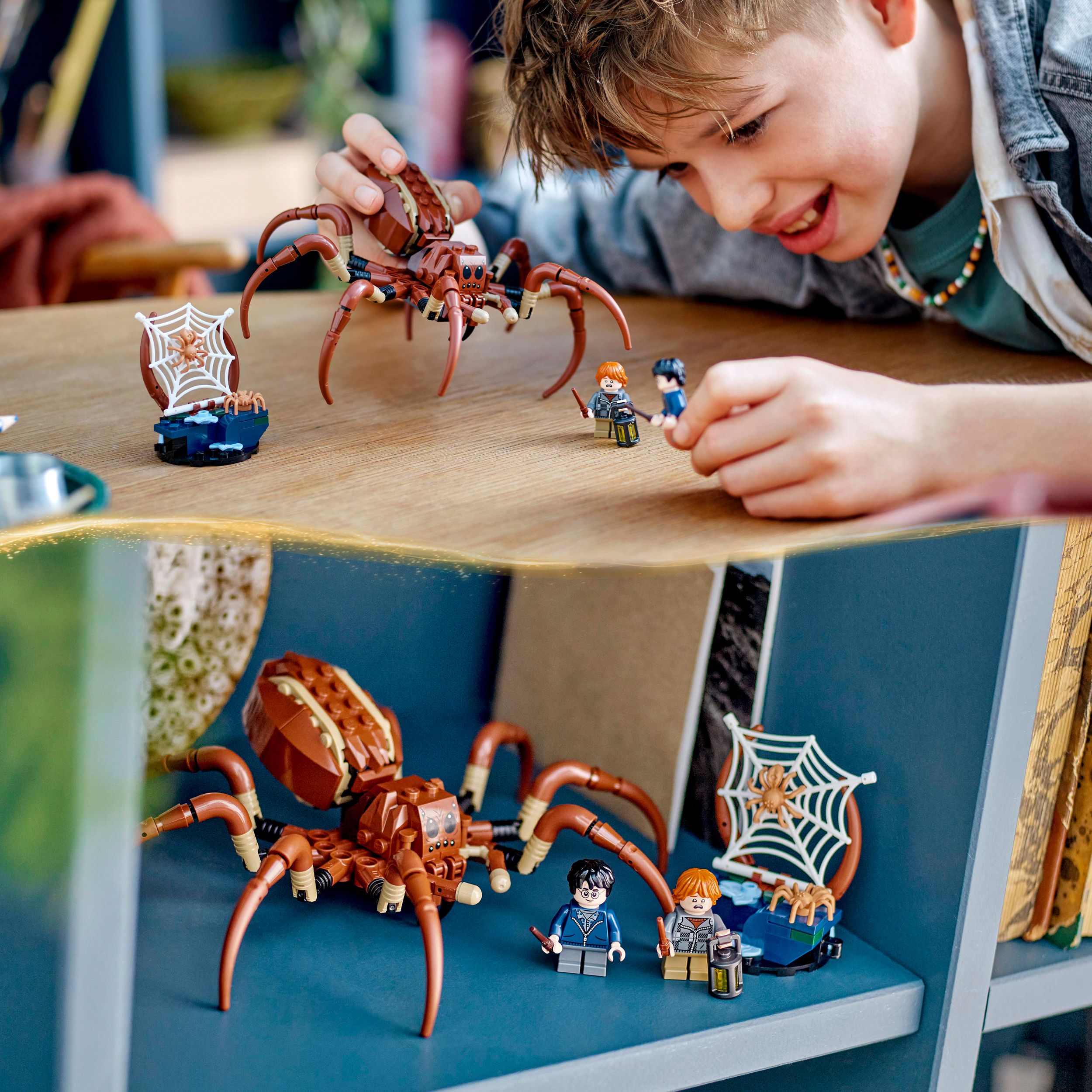 Voir la diapositive 6 : LEGO Harry Potter 76434 - Aragog dans la Forêt interdite - Set avec des Araignées - Figurines de Créatures Magiques - 2 Minifigurines des Personnages
