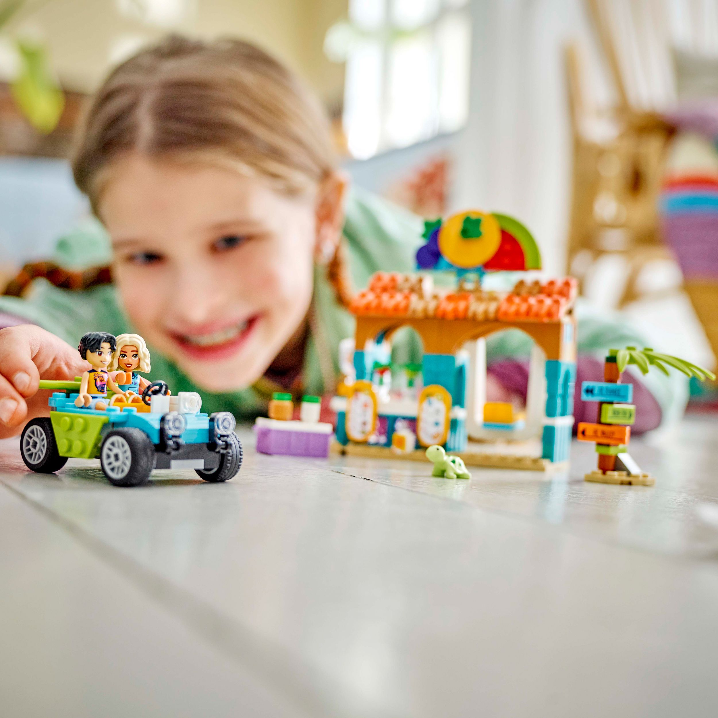 Voir la diapositive 7 : LEGO Friends 42625 -  Le Bar à Smoothies de la Plage - Jouet sur le Thème de la Nourriture - Cadeau de Jeu de Rôle