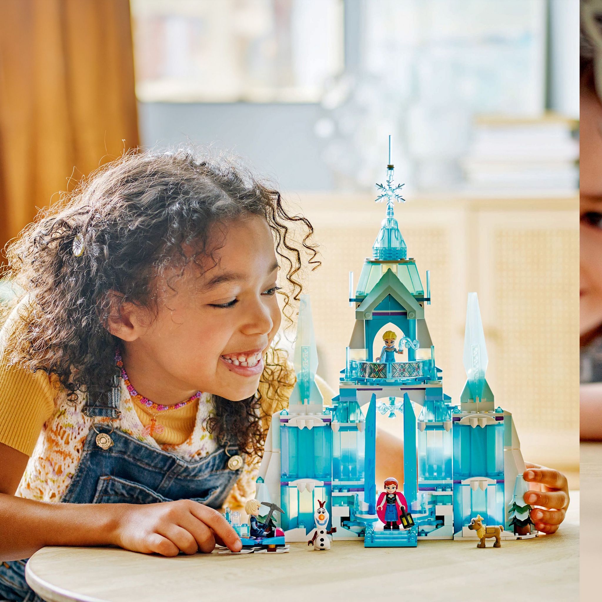 Voir la diapositive 7 : LEGO Disney 43244 - Le Palais de Glace d'Elsa, Jouet de Construction, avec Château et Mini-poupées Elsa et Anna, Cadeau Amusant