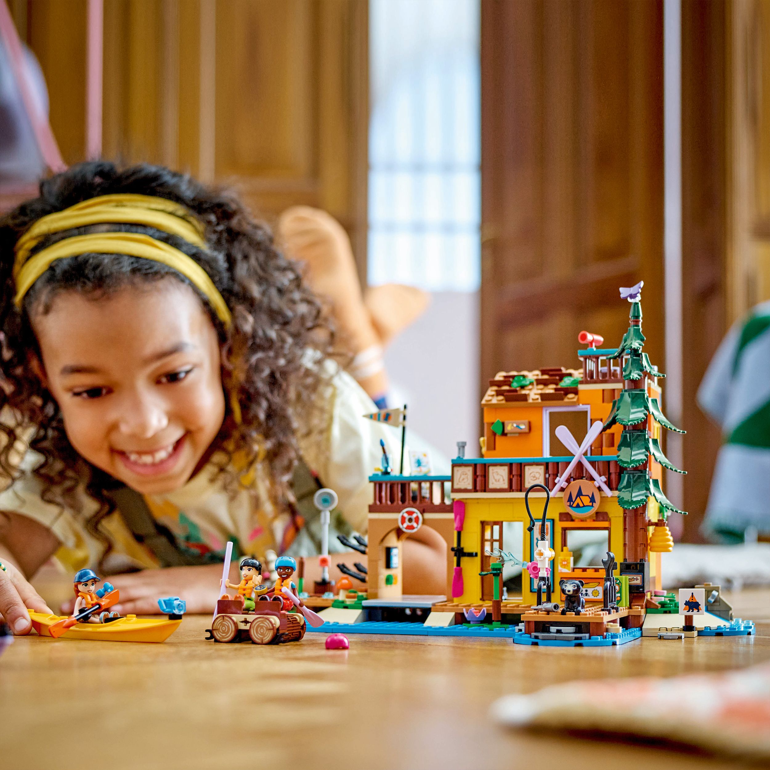 Voir la diapositive 7 : LEGO Friends 42626 - Sports Aquatiques à la Base d'Aventure - Jouet de Construction pour Enfants