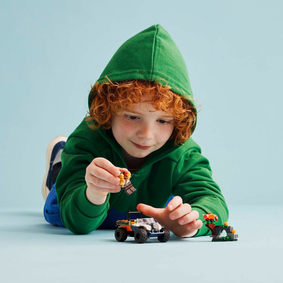 LEGO City 60424 - Le Tout-terrain de l'Explorateur de la Jungle et le Panda Roux - Véhicule pour Enfants dès 6 Ans - Cadeau Garçons et Filles - Jeep Tout-terrain - Minifigurine d'Aventurier et Animal