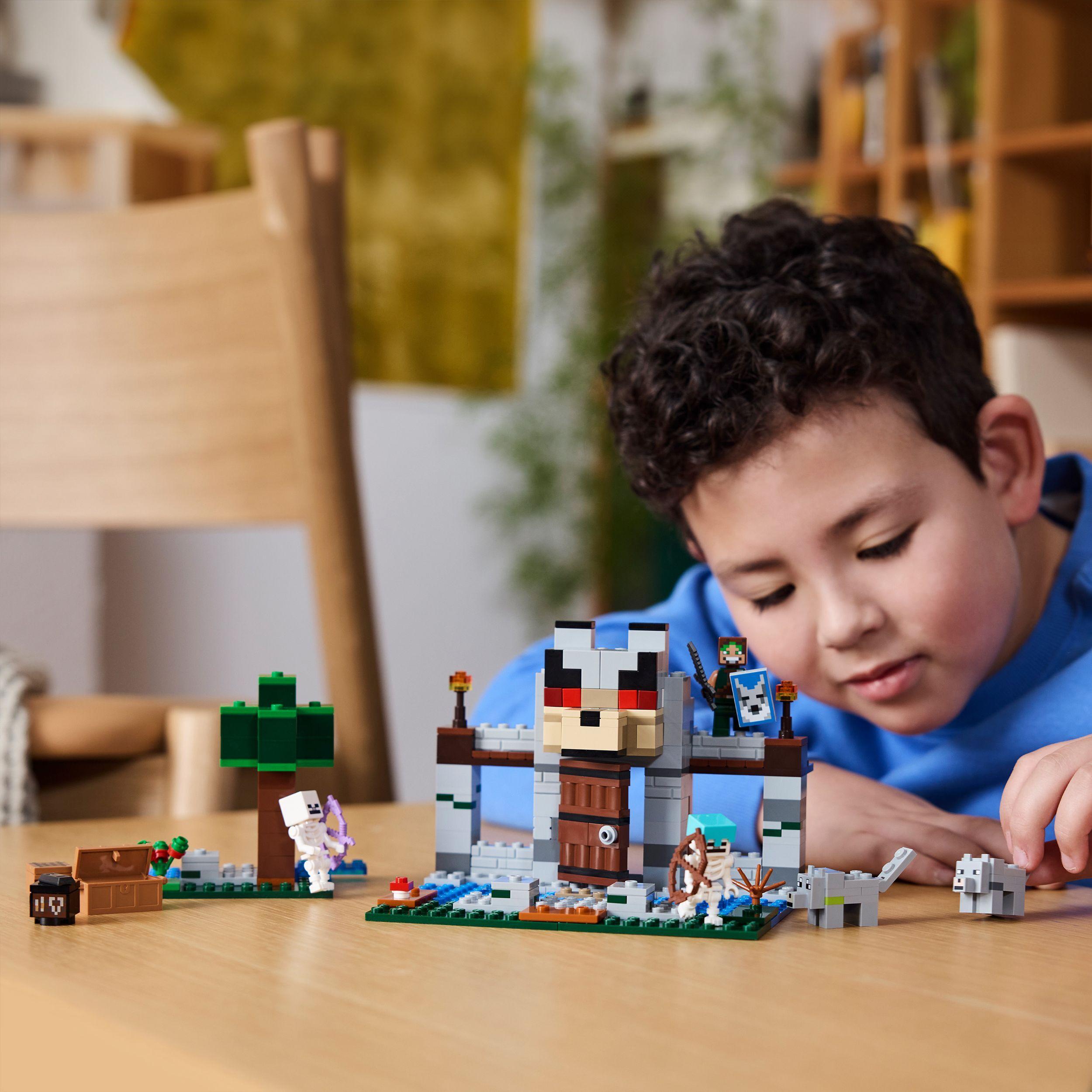 Voir la diapositive 7 : LEGO Minecraft 21261 - La Forteresse du Loup - Set sur le Thème du Squelette - Jouet d'Exploration Pour les Enfants Garçons et Filles dès 8 Ans - Construction d'un Château et Aventures 21261