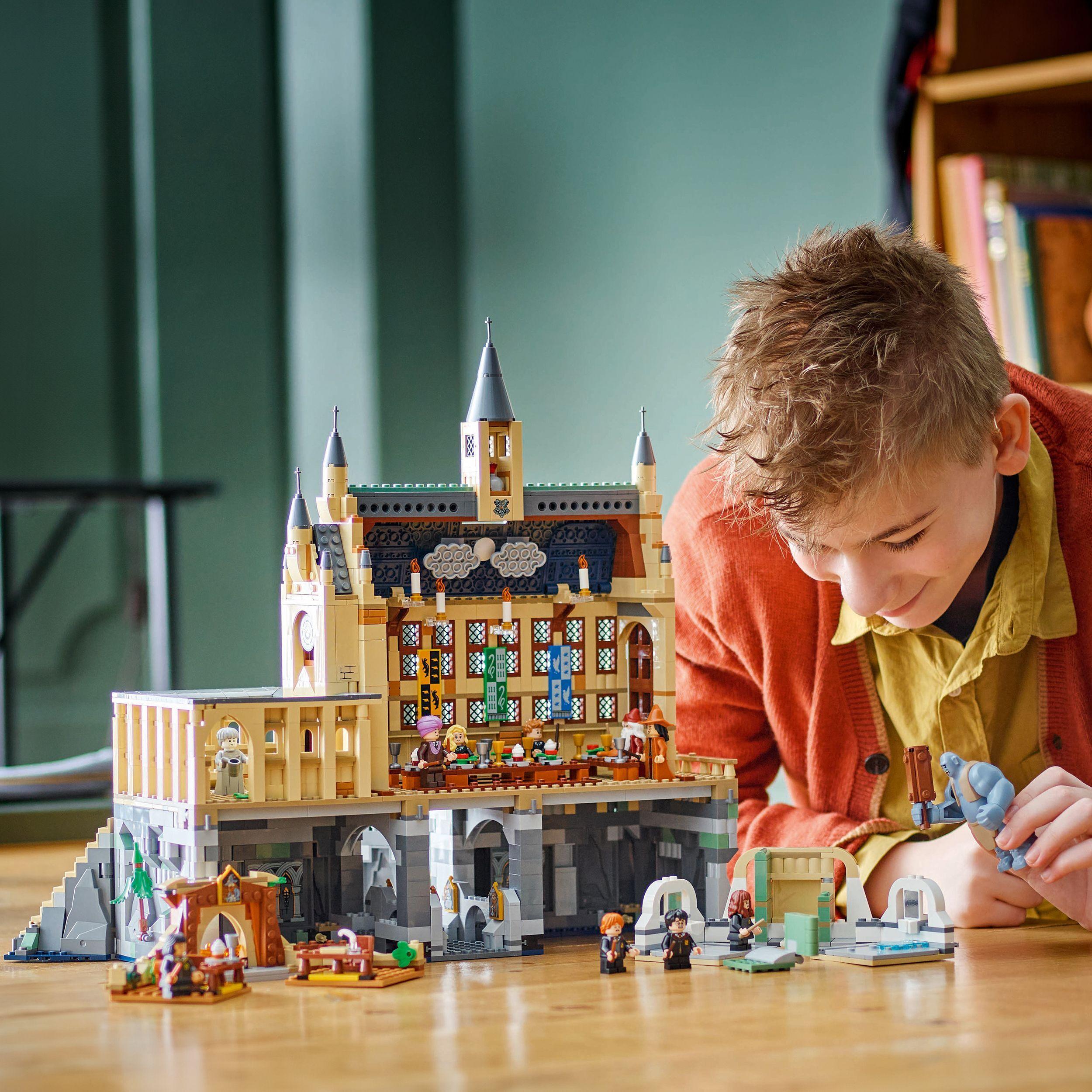 Voir la diapositive 7 : LEGO LEGO Harry Potter 76435 Le château de Poudlard : la grande salle - Set à collectionner
