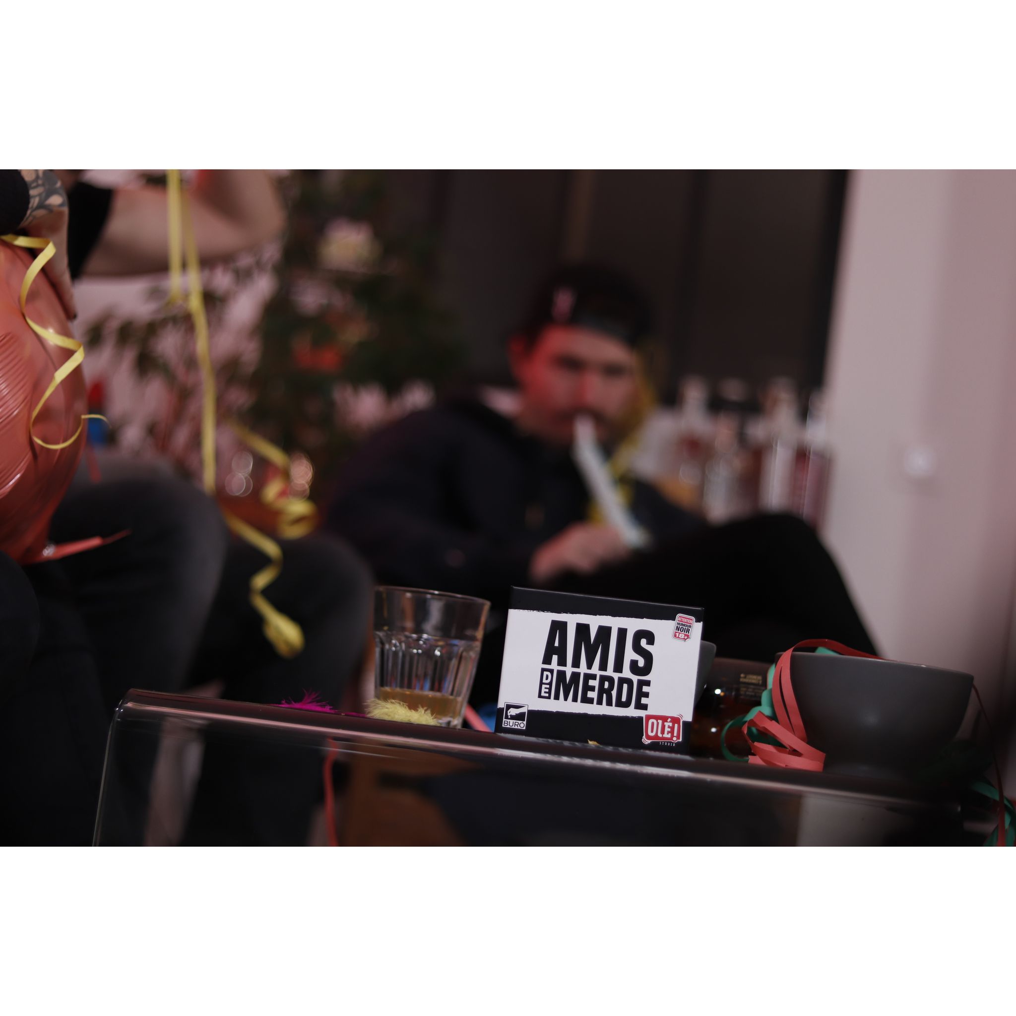 Voir la diapositive 5 : IELLO Jeu Amis de Merde