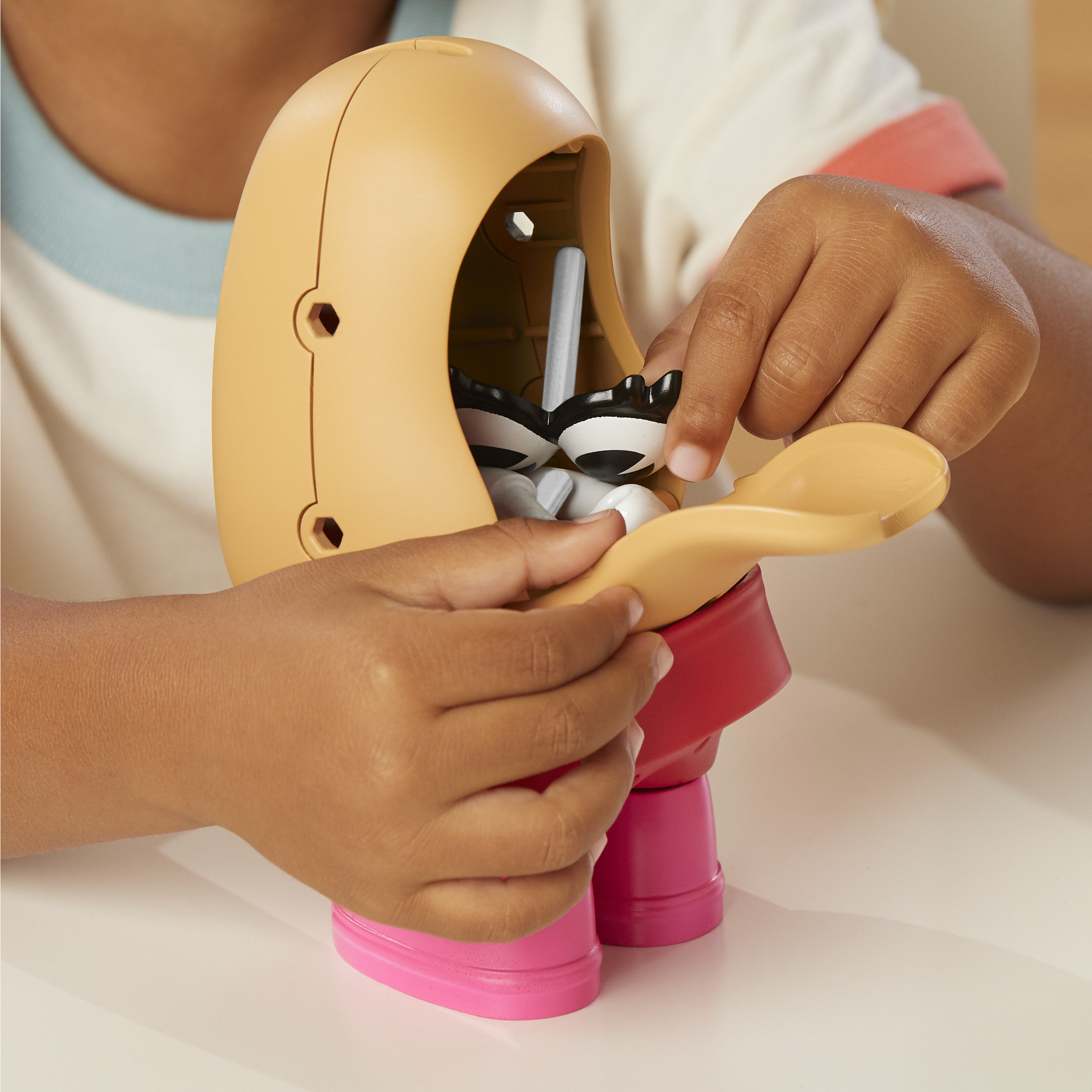 Voir la diapositive 4 : HASBRO Jeu Madame Patate