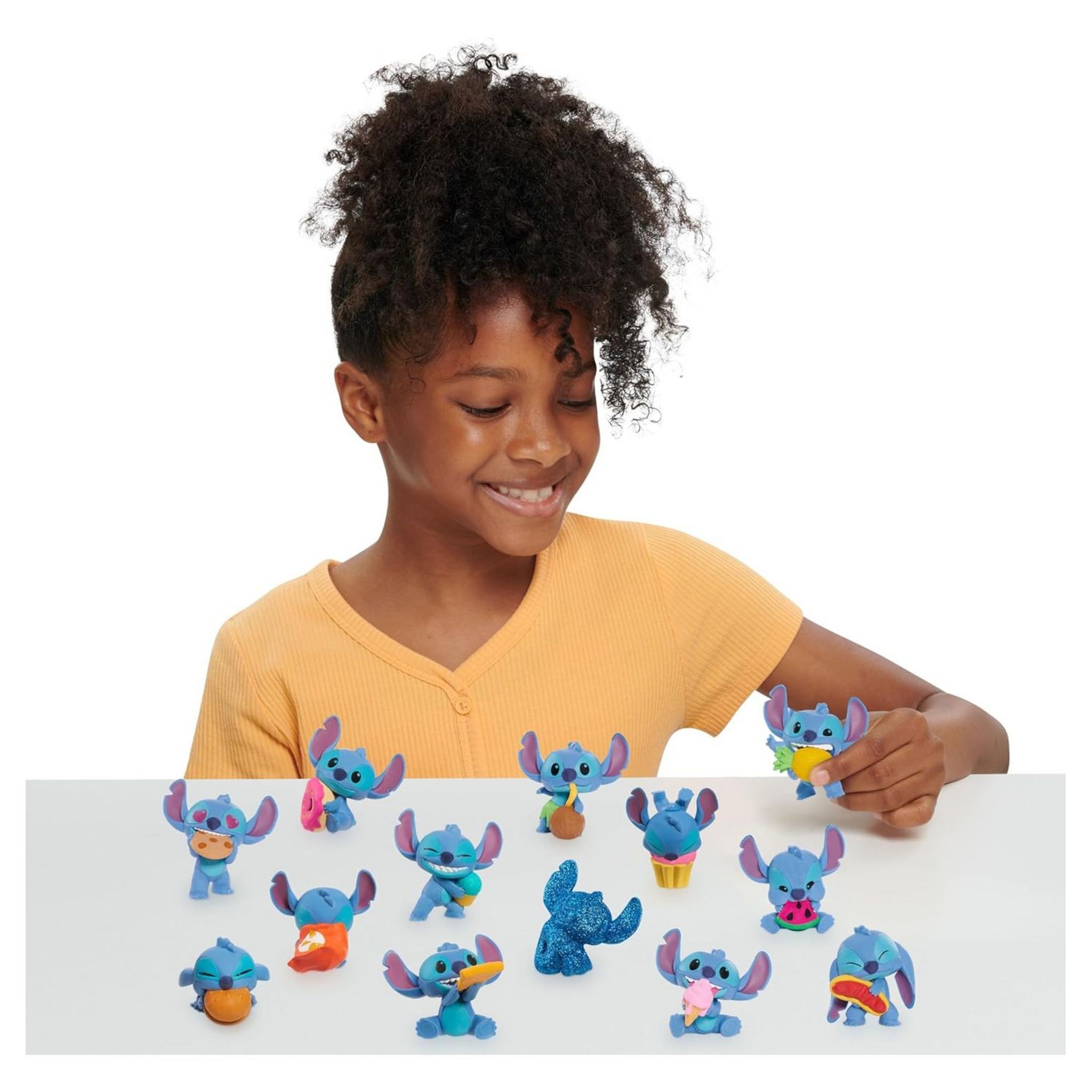 Voir la diapositive 3 : JUST PLAY Capsule mystère Stitch