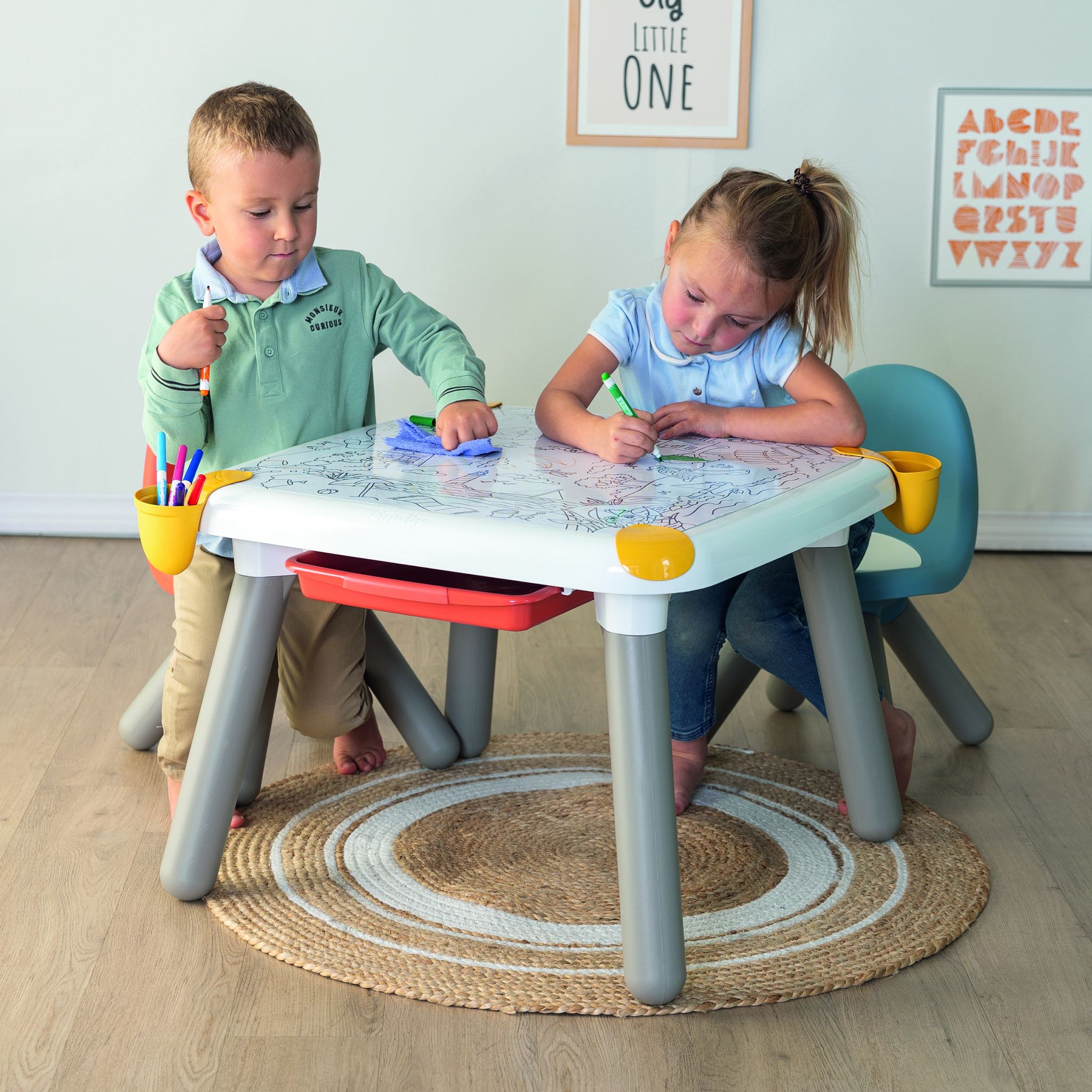 Voir la diapositive 4 : SMOBY Table à dessin créative