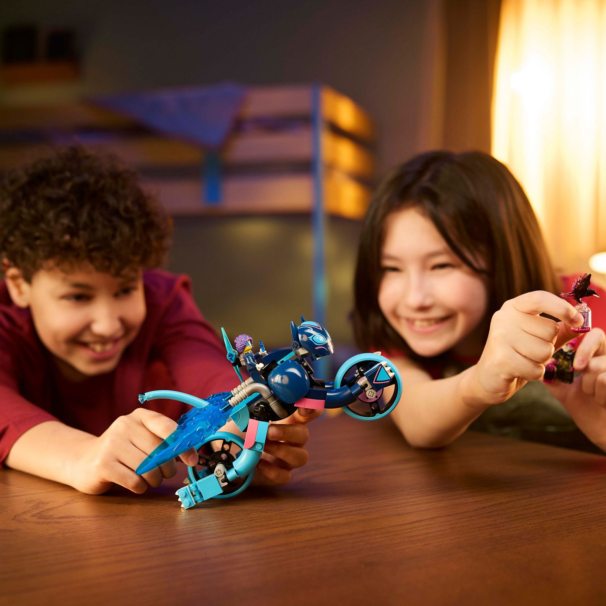 Voir la diapositive 7 : LEGO DREAMZzz 41479 - Le Chat-moto de Zoey - Jouet d'Activité et de Développement pour Enfants dès 7 Ans avec 2 Minifigurines - Transformez un Animal en Moto