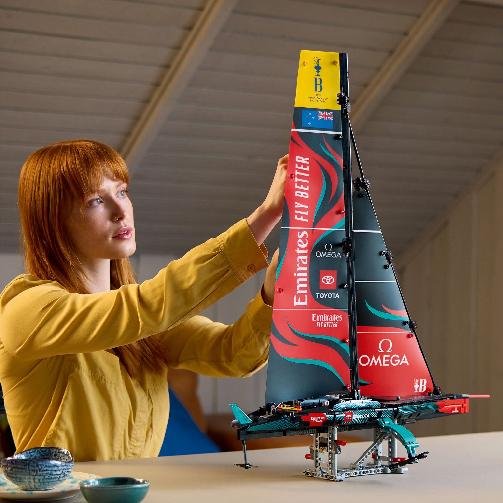 Voir la diapositive 7 : LEGO Technic 42174 - Voilier Coupe America