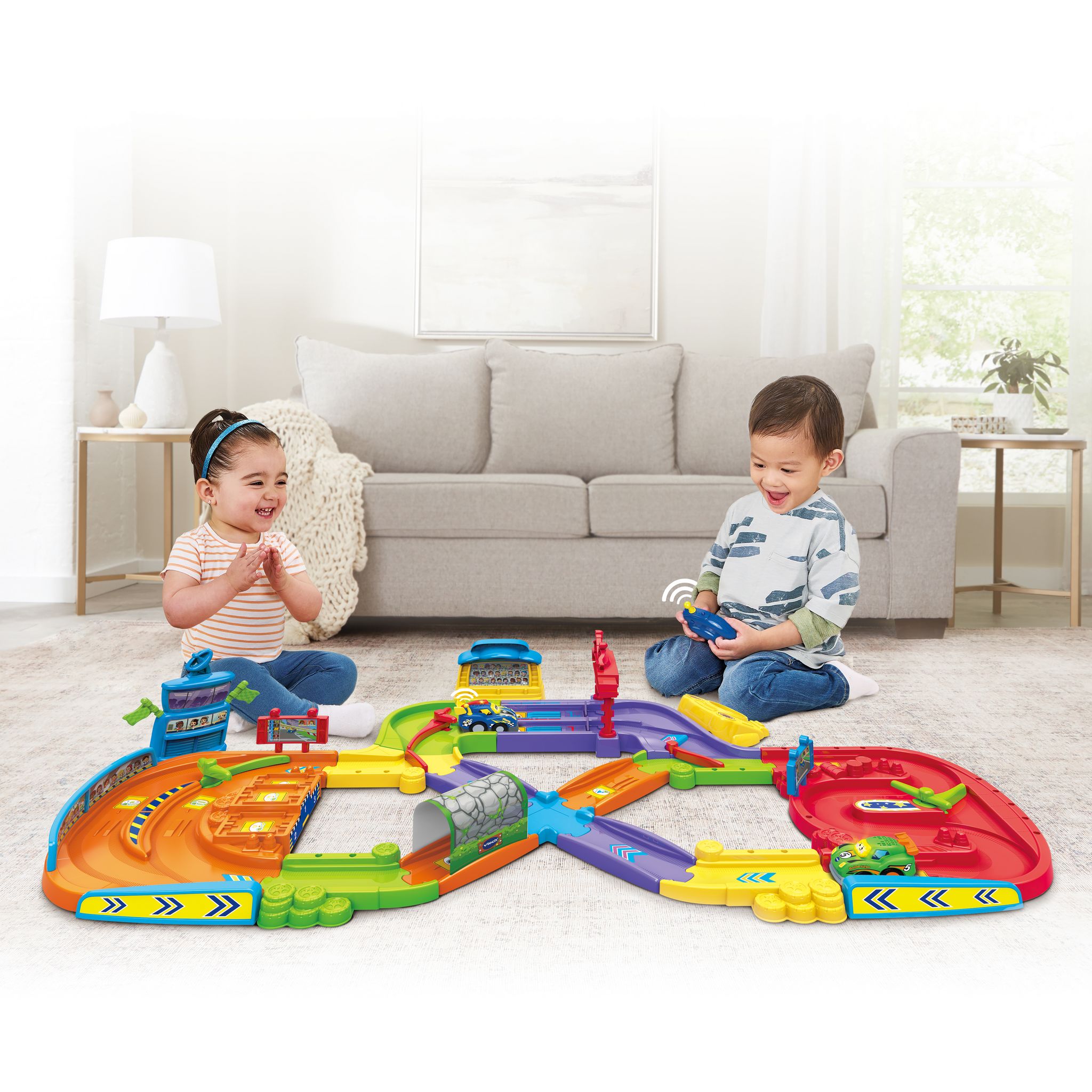 Voir la diapositive 4 : VTECH Mon Premier Circuit Télécommandé Tut Tut Bolide