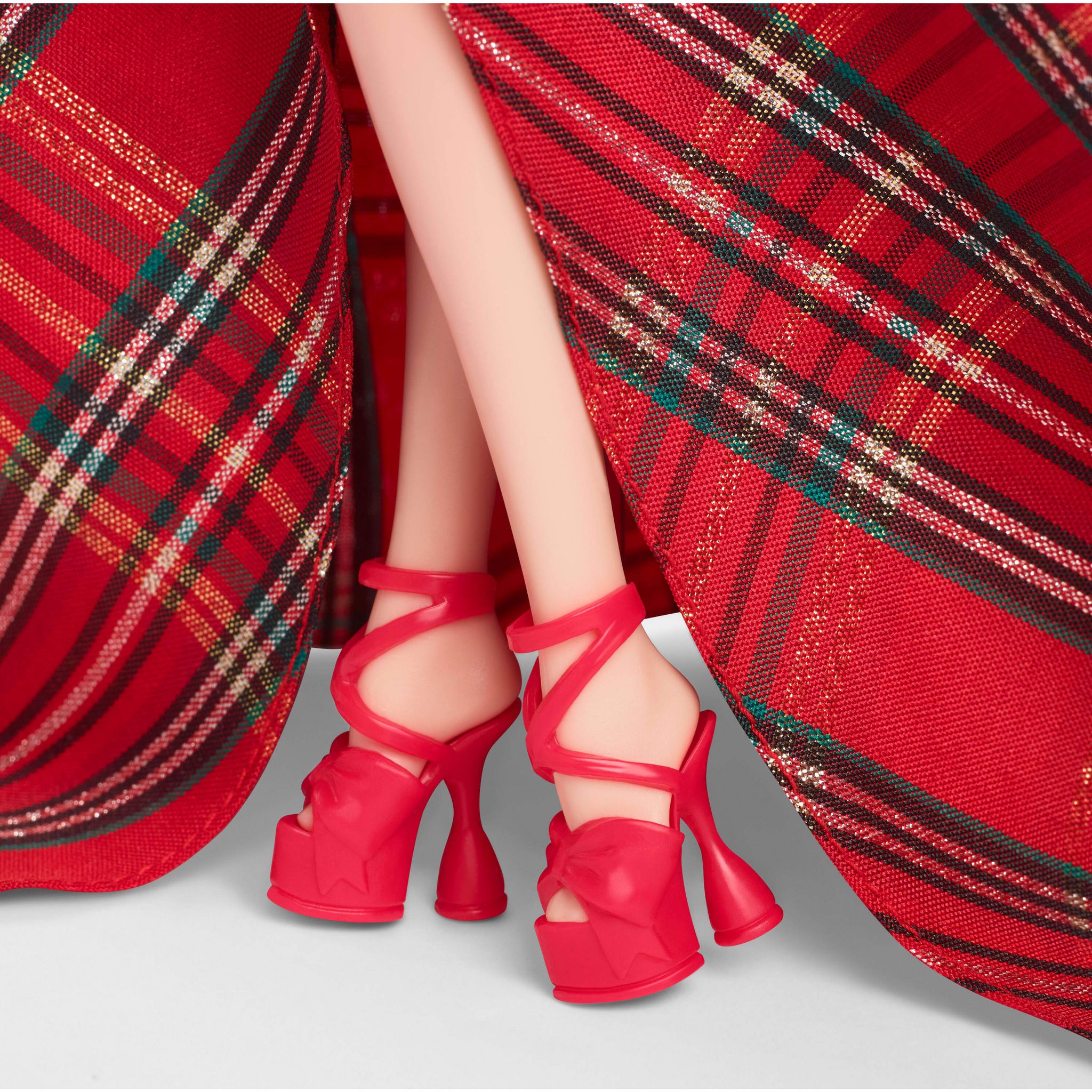 Voir la diapositive 6 : MATTEL Poupée Barbie Signature Noel 2024