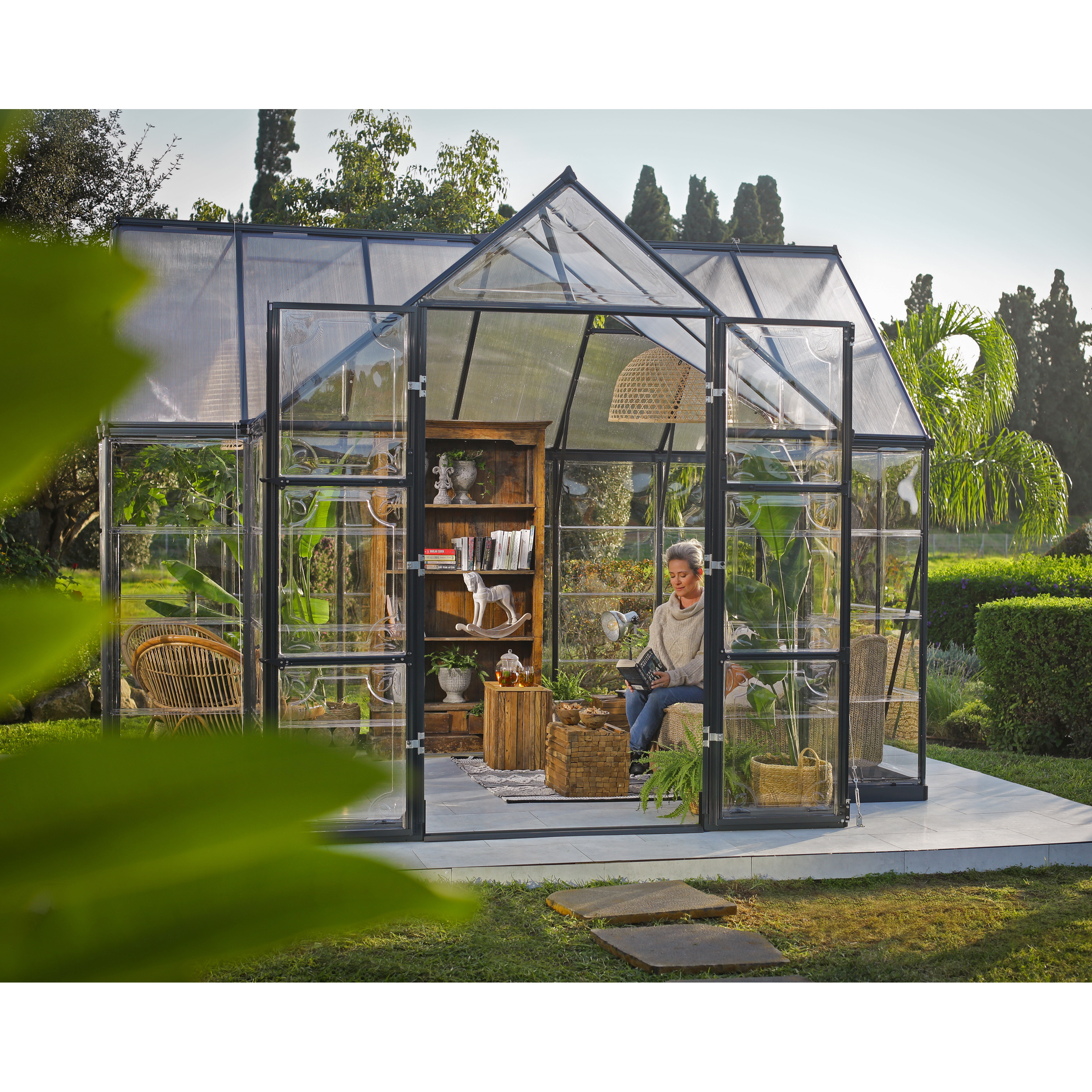Voir la diapositive 2 : PALRAM Chalet-serre de jardin gris 11,1m² - VICTORY ORANGERIE