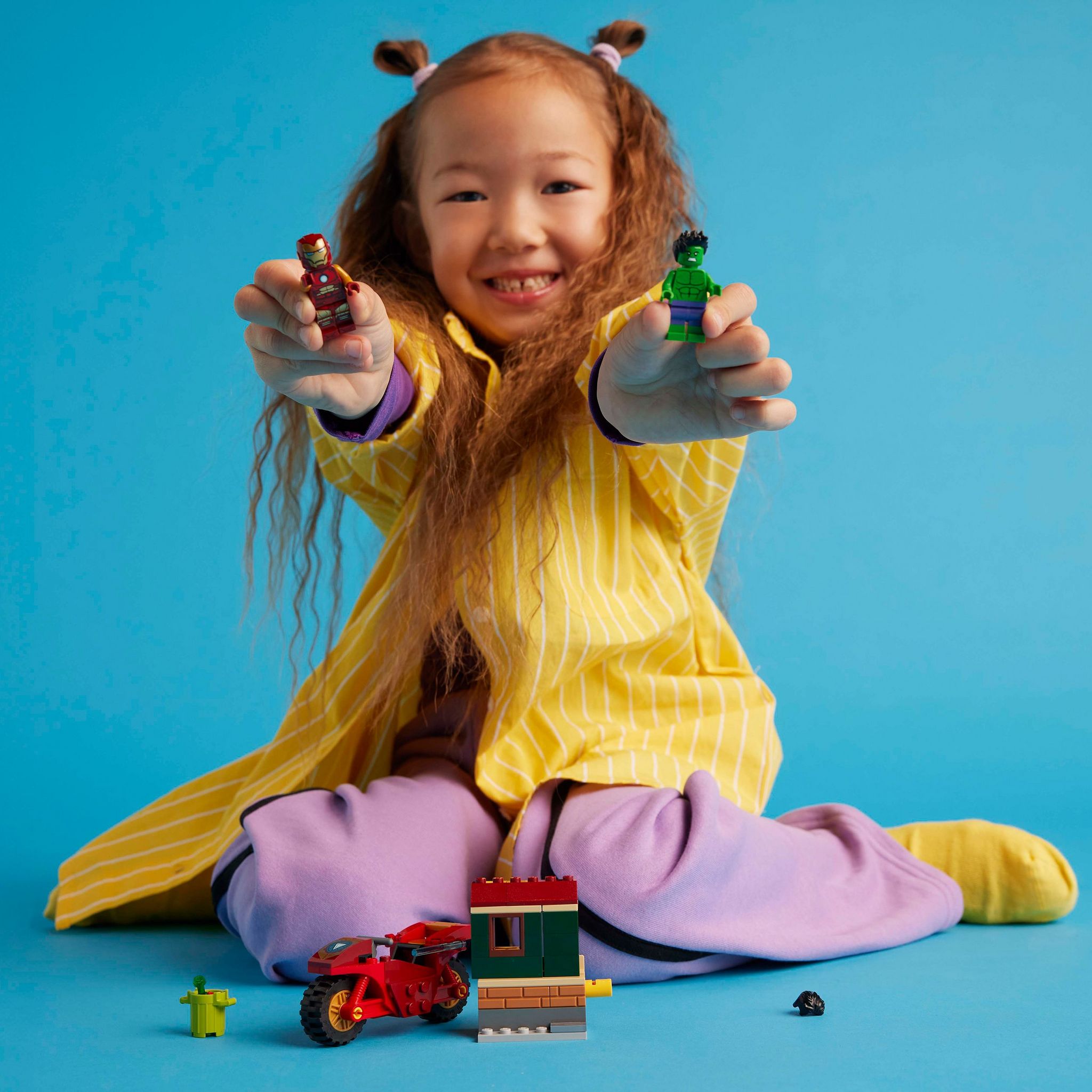 Voir la diapositive 7 : LEGO Marvel 76287 - Iron Man ave une moto et Hulk