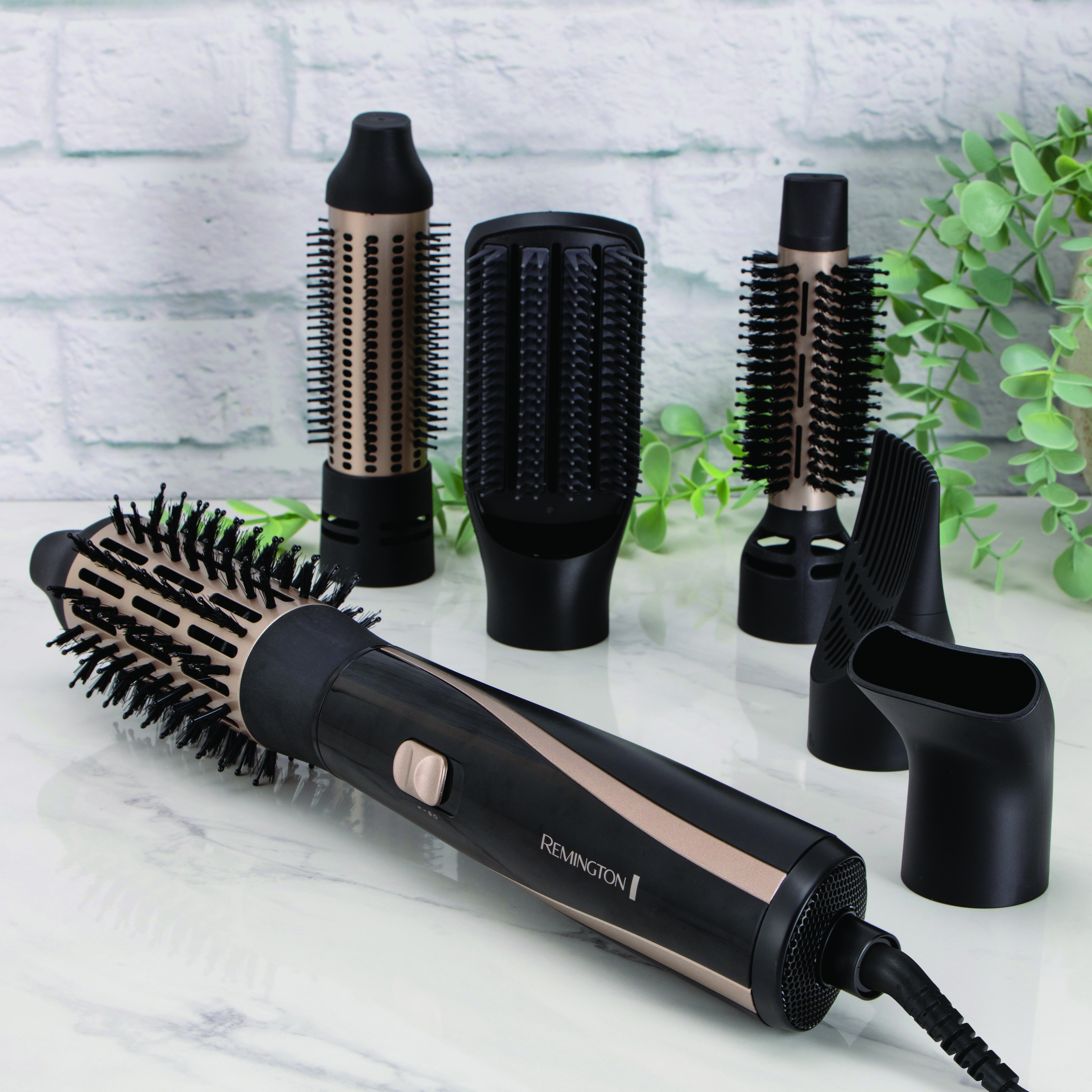 Voir la diapositive 3 : REMINGTON Brosse soufflante AS7700 - Noir