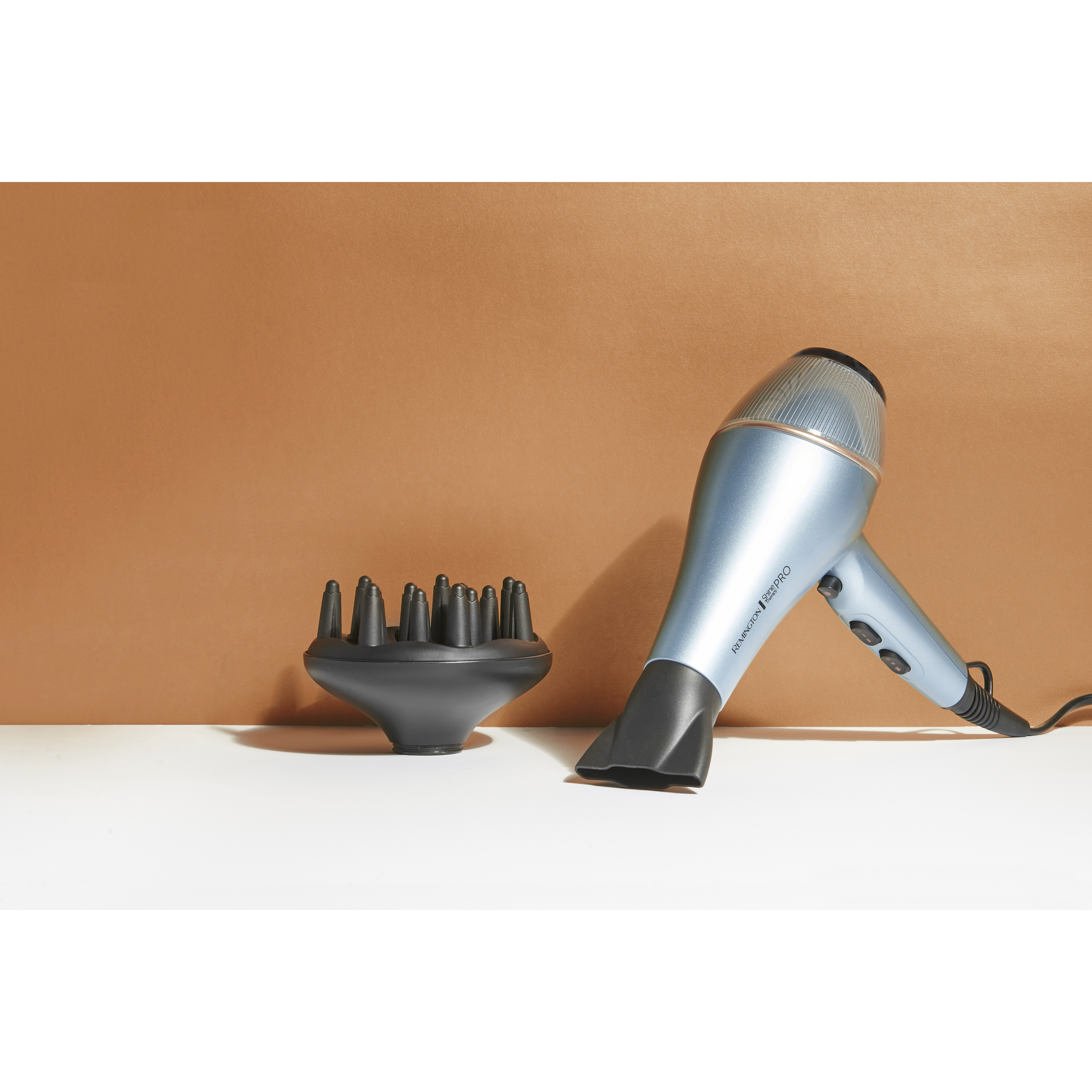 Voir la diapositive 7 : REMINGTON Sèche cheveux pro AC9300 - Argent