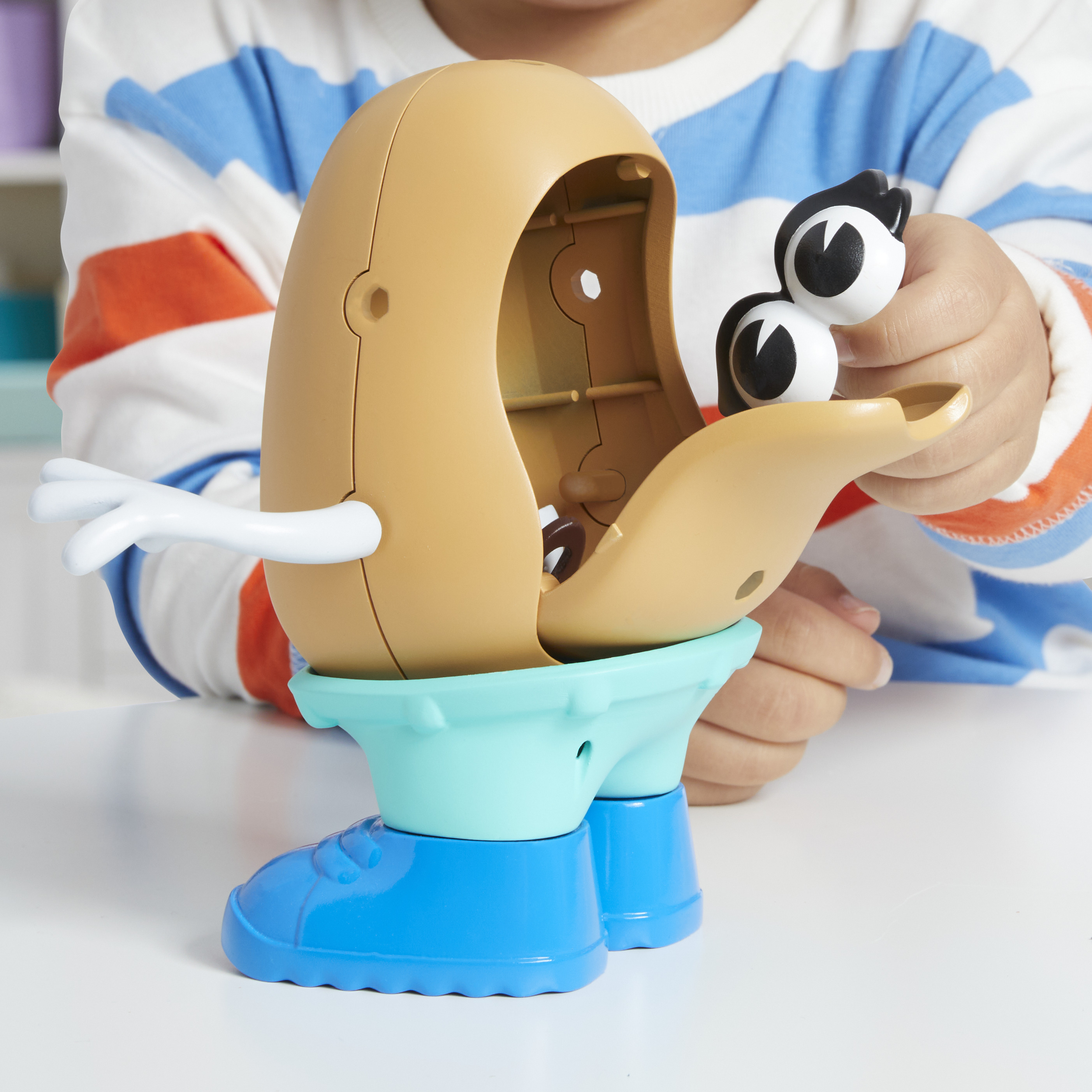 Voir la diapositive 2 : HASBRO La Famille Patate