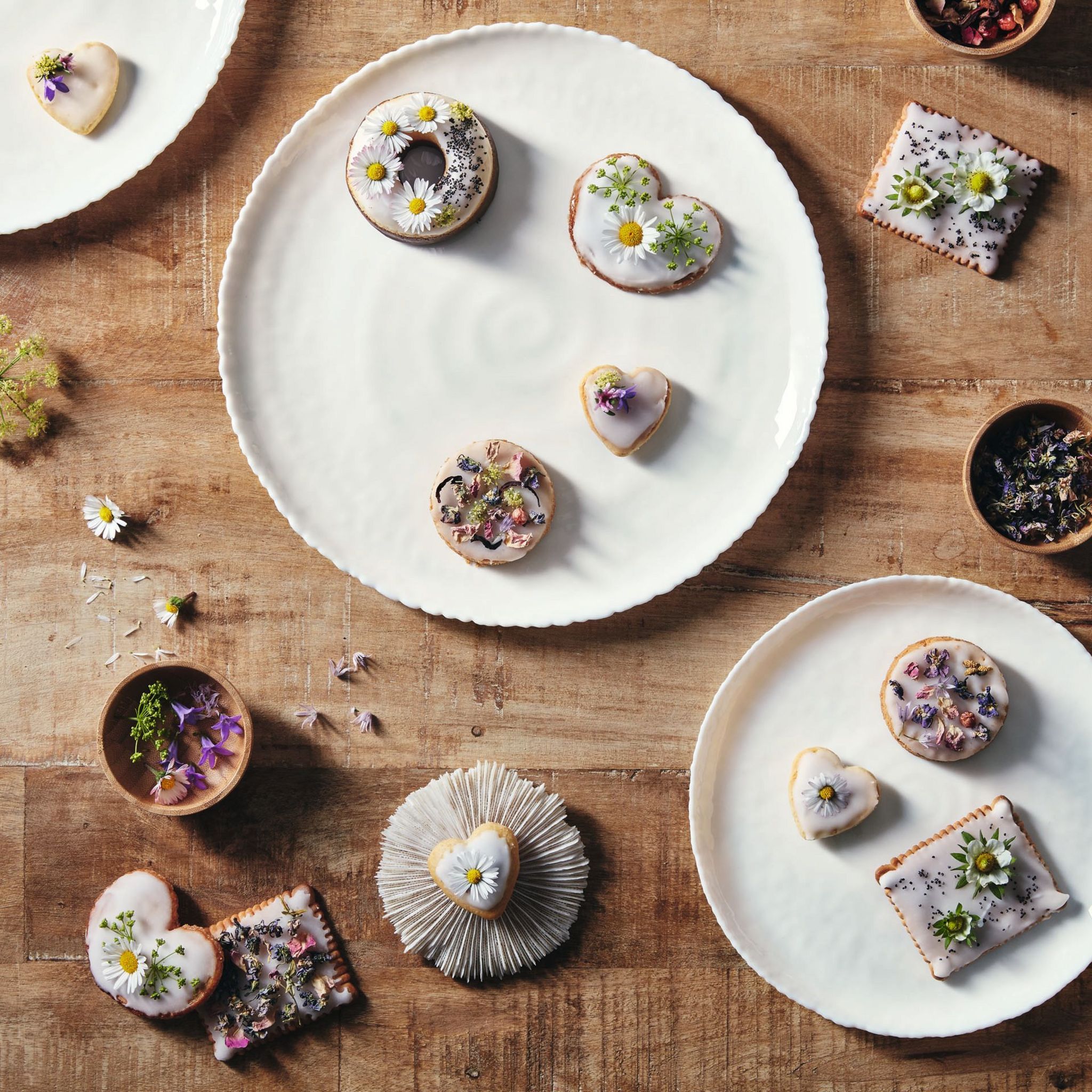 Voir la diapositive 4 : LUMINARC Service d'assiettes 18 pièces AMMONITE - Blanc