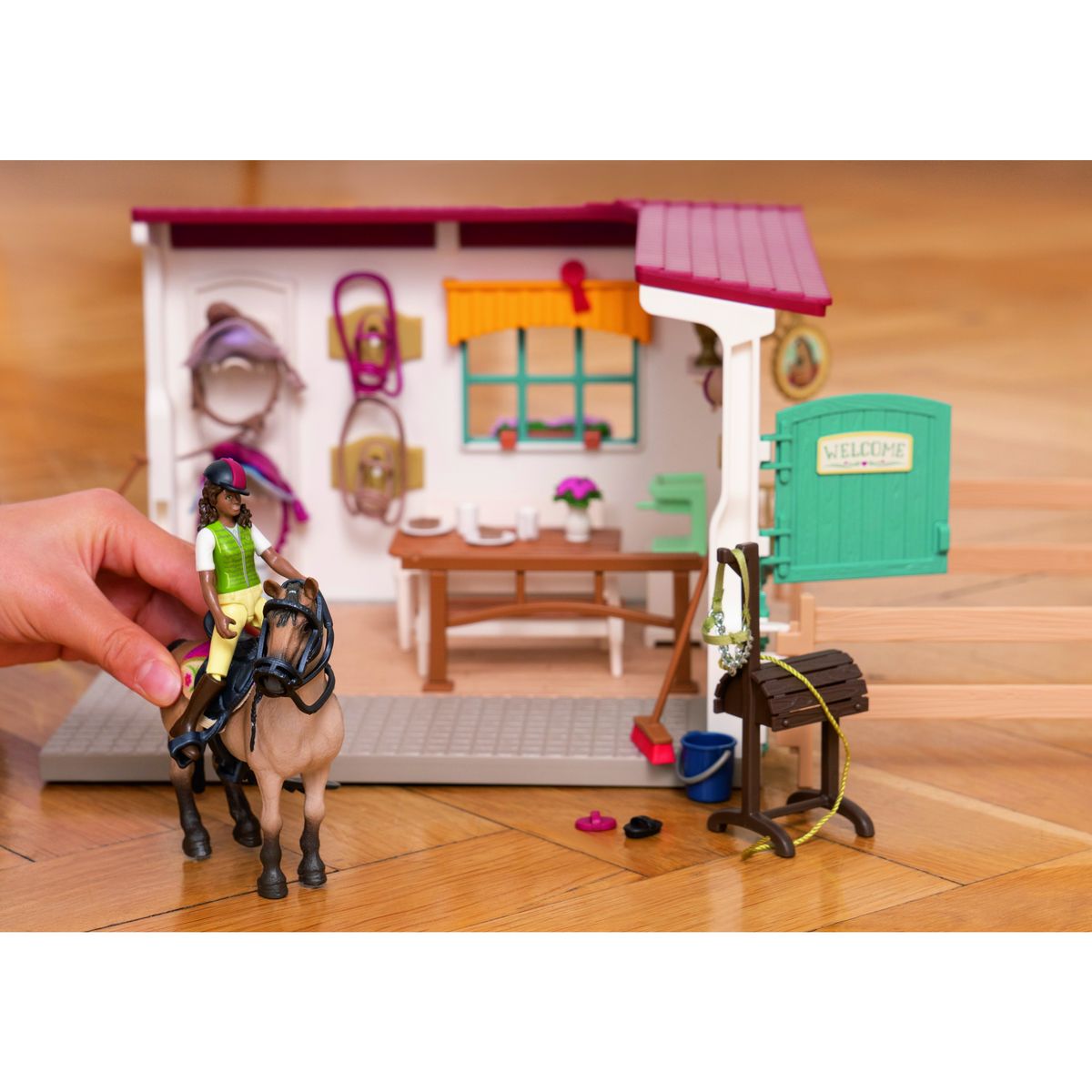 SCHLEICH Sellerie Centre Equestre Avec Accessoires et Figurines