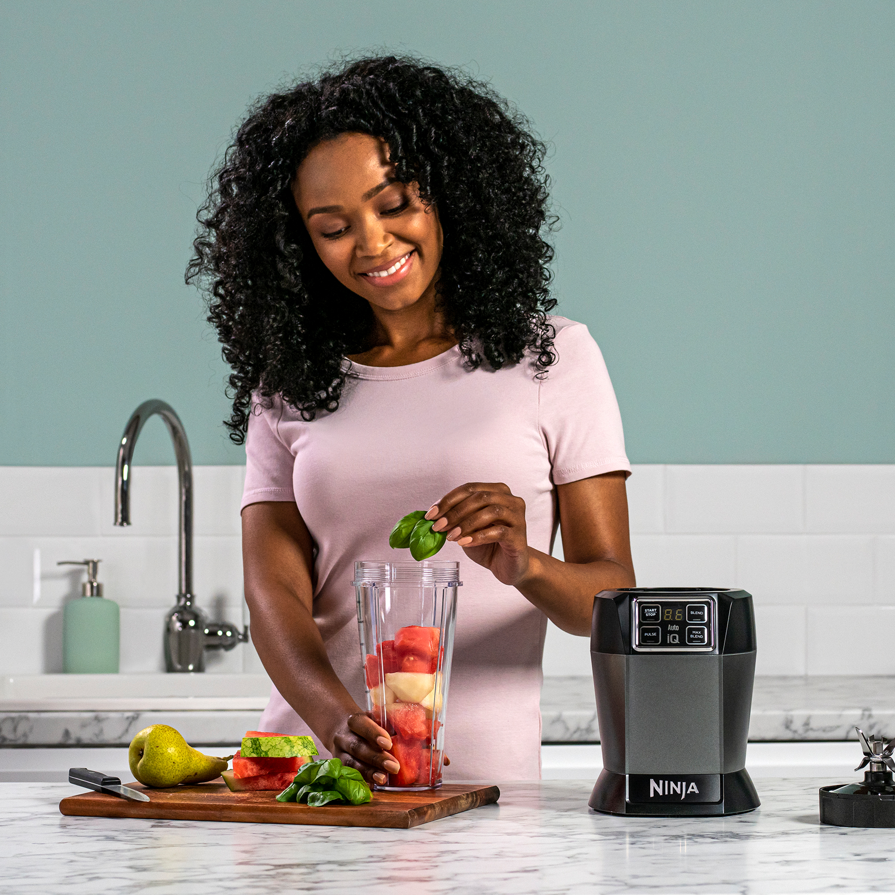 Voir la diapositive 4 : NINJA Blender BN495EU - Gris