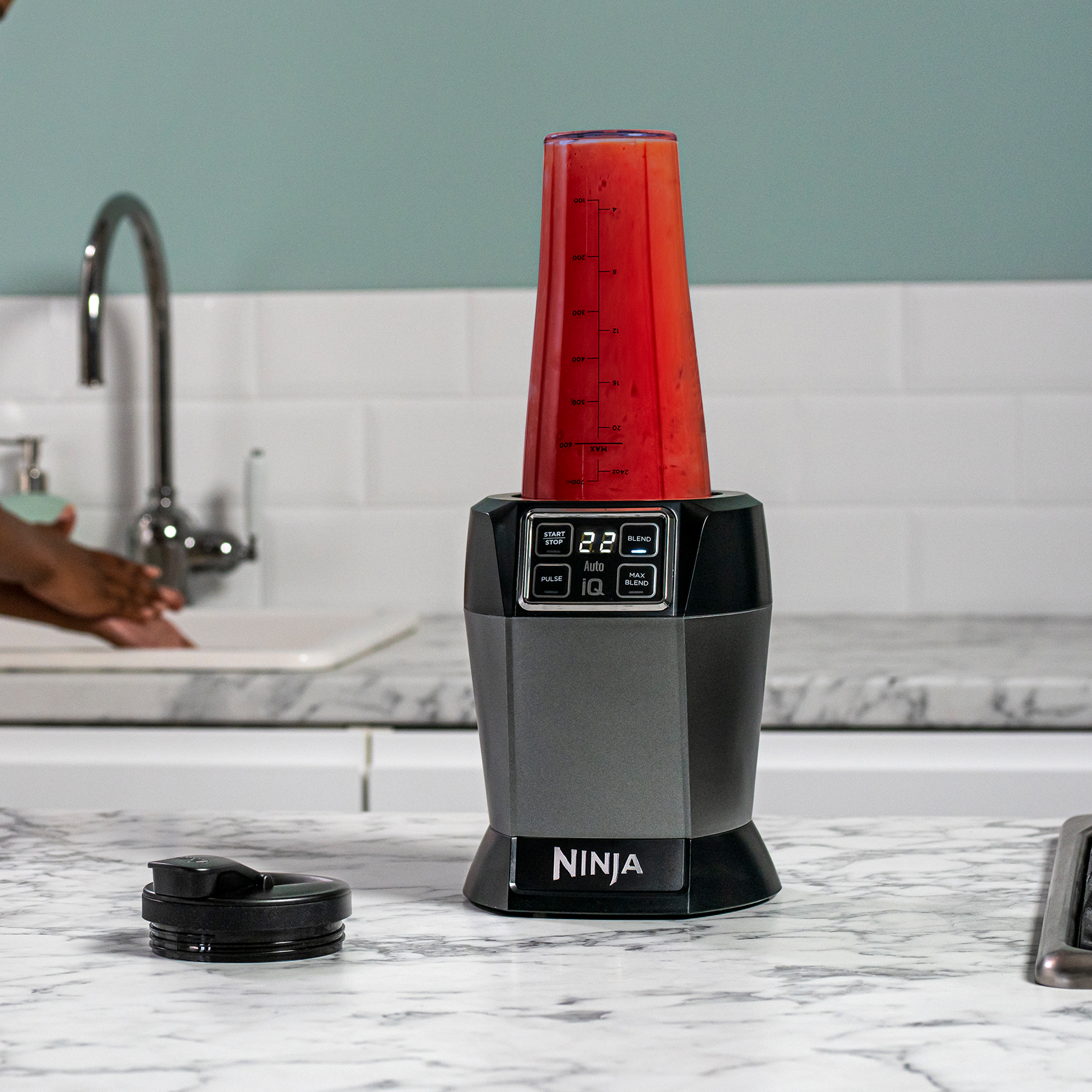 Voir la diapositive 7 : NINJA Blender BN495EU - Gris