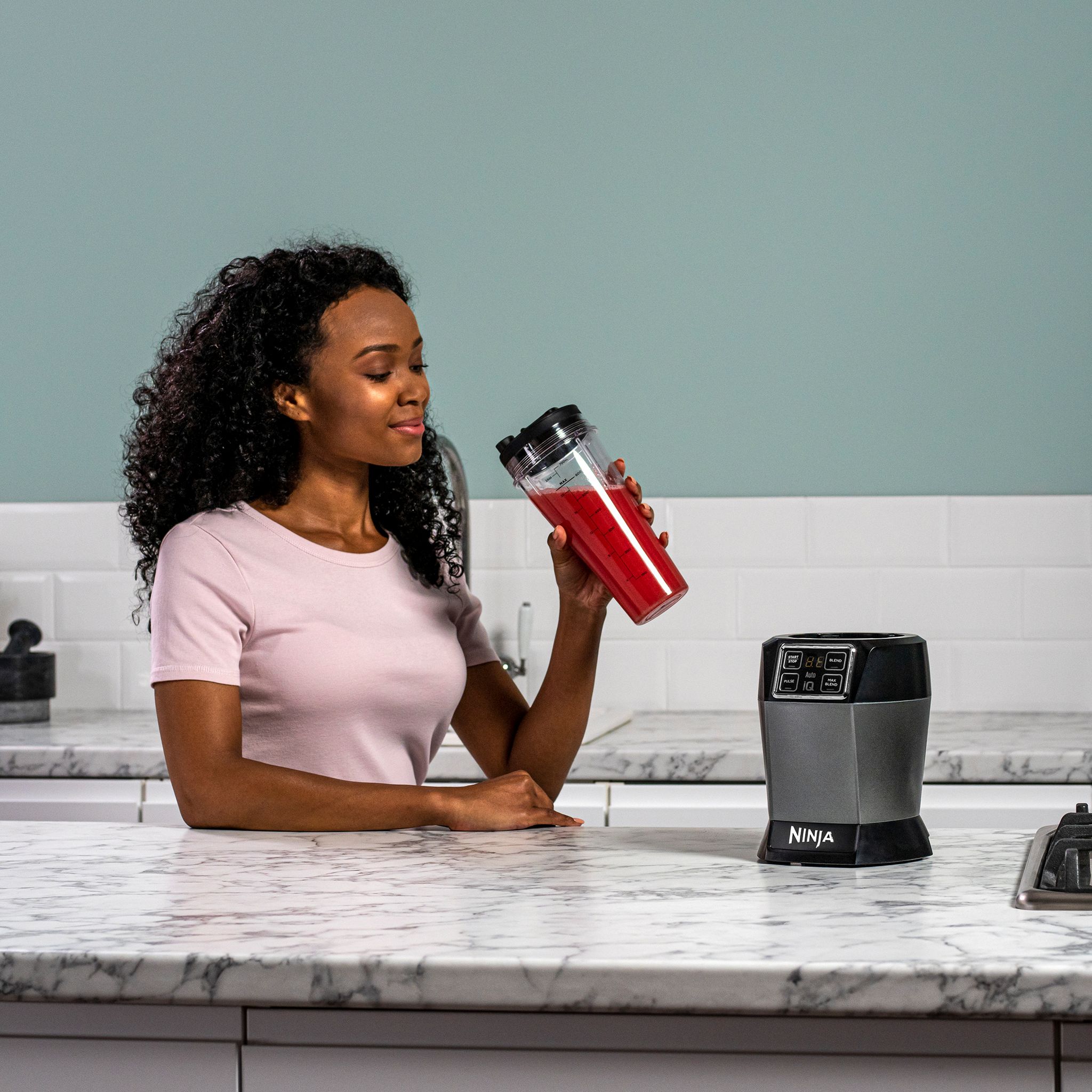 Voir la diapositive 8 : NINJA Blender BN495EU - Gris