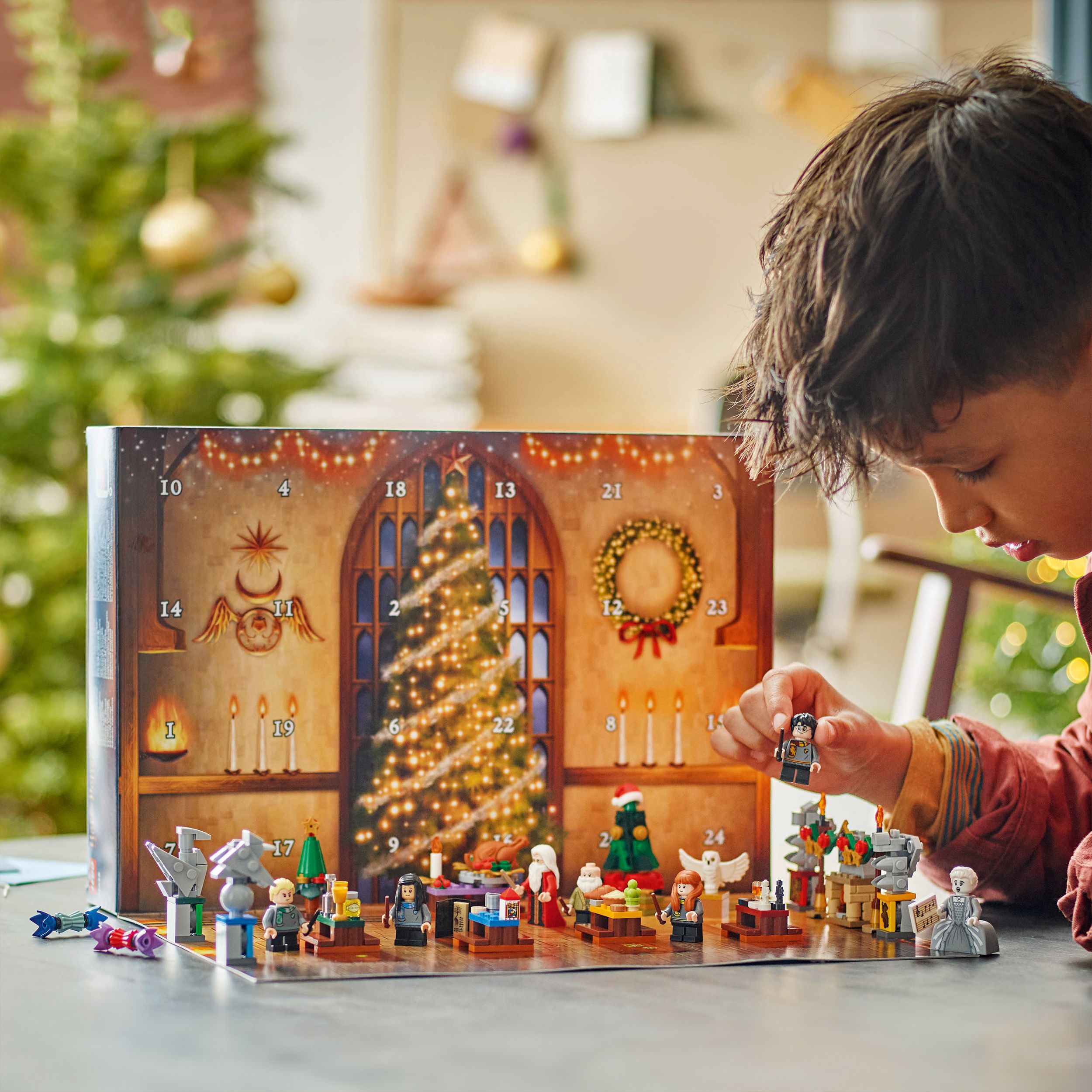 Voir la diapositive 7 : LEGO Harry Potter 76438 - Calendrier de l'avent