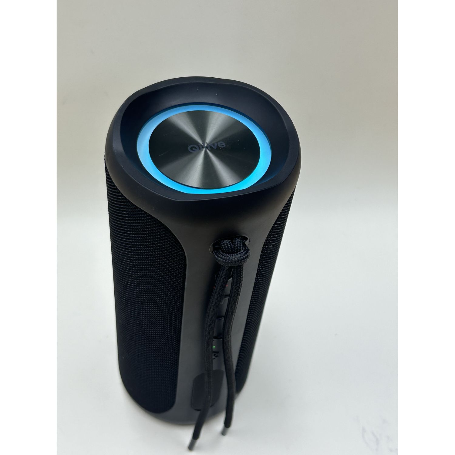 Voir la diapositive 5 : QILIVE Enceinte Q1653 Bluetooth IPX7 - Noir