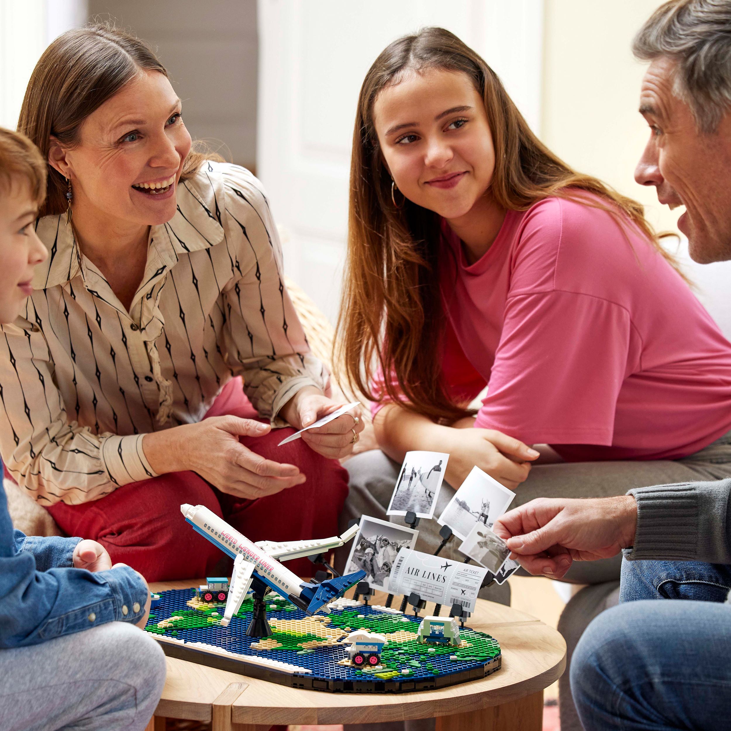 Voir la diapositive 7 : LEGO Travel Moments 4188 - Souvenirs Voyages Familles
