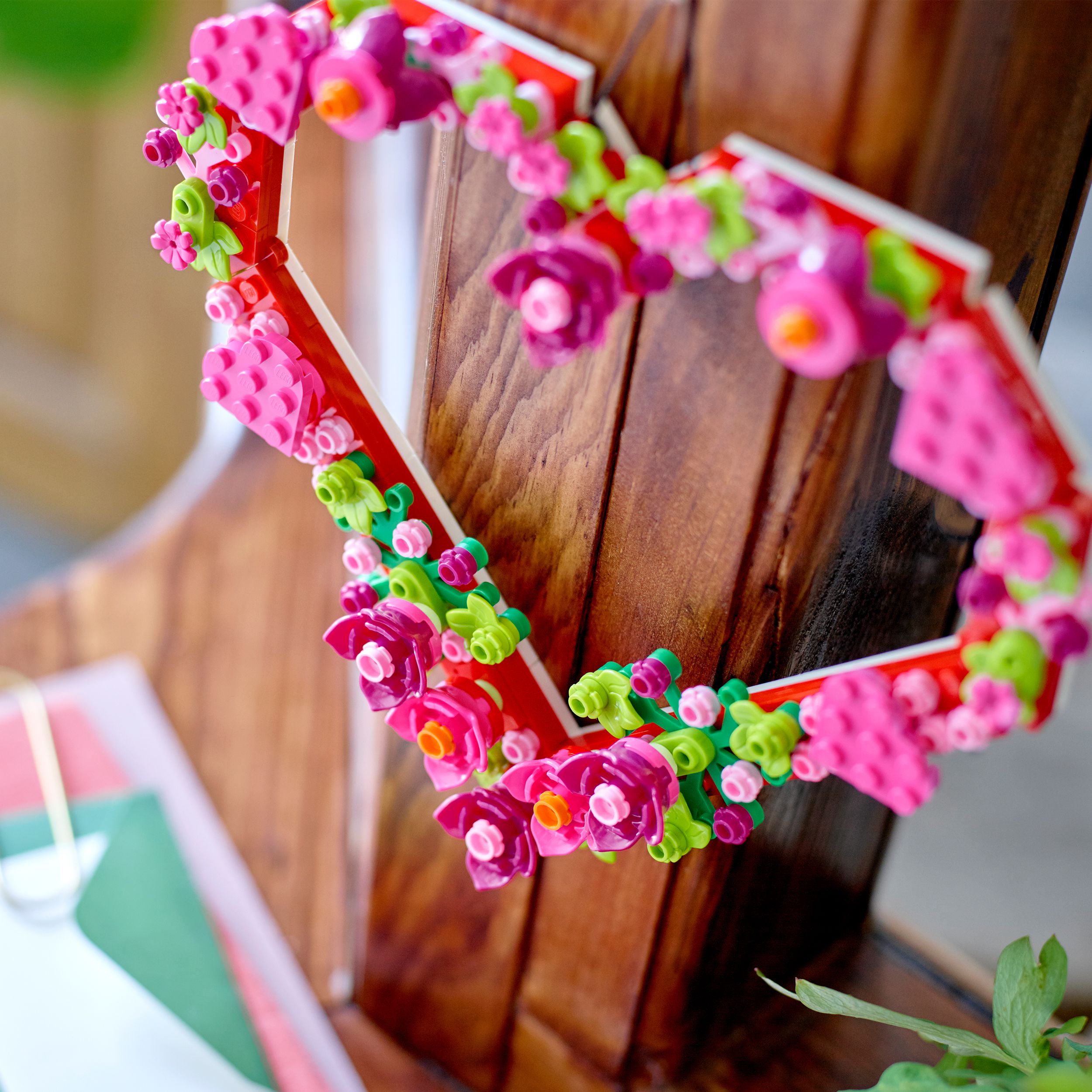 Voir la diapositive 5 : LEGO LEGO 40638 Décoration en Forme de Cœur - Jouet dès 9 ans - Activité Manuelle avec Fleurs