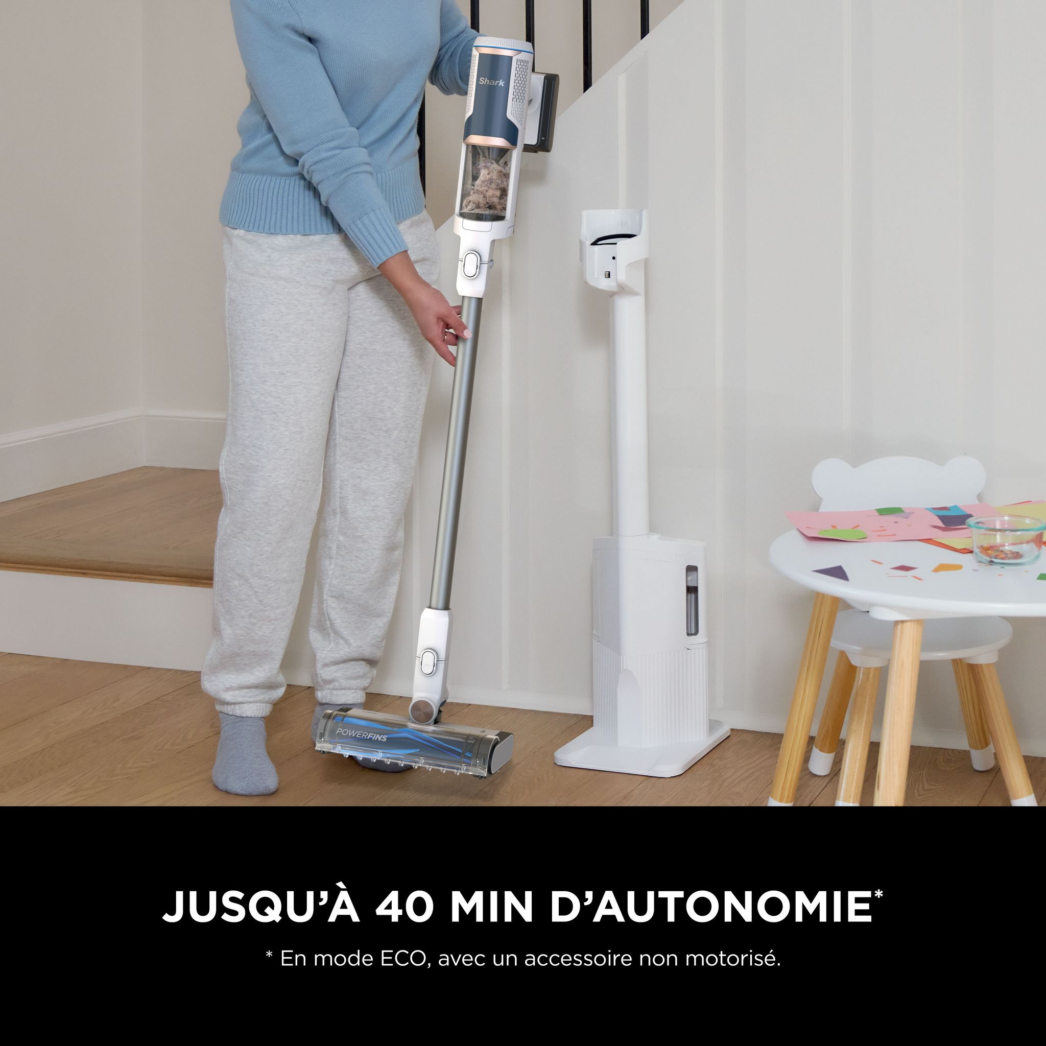 Voir la diapositive 9 : SHARK Aspirateur balai BU3521EU - Blanc