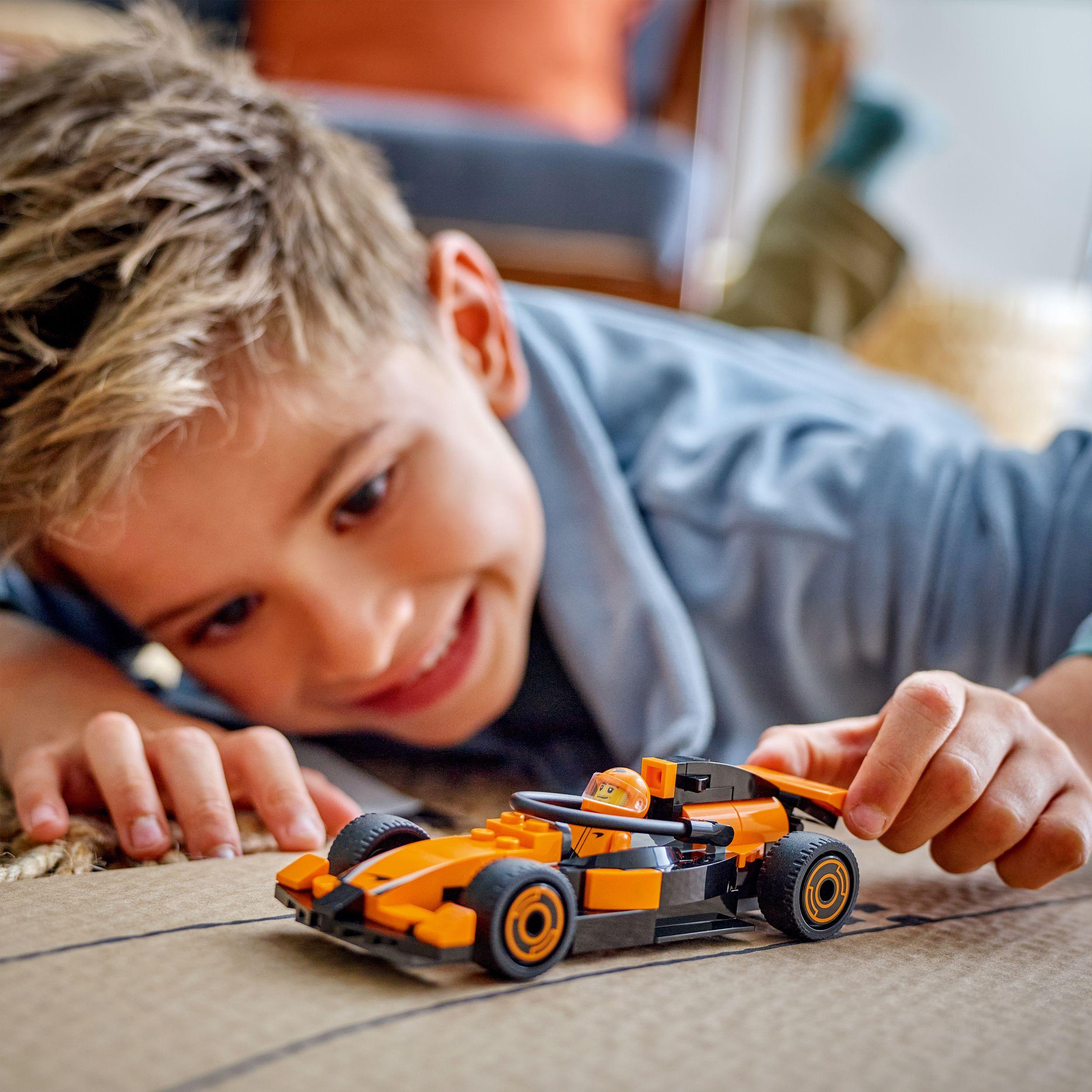 Voir la diapositive 7 : LEGO LEGO City 60442 Voiture de course McLaren avec pilote de F1 - Jouet pour garçon dès 6 ans