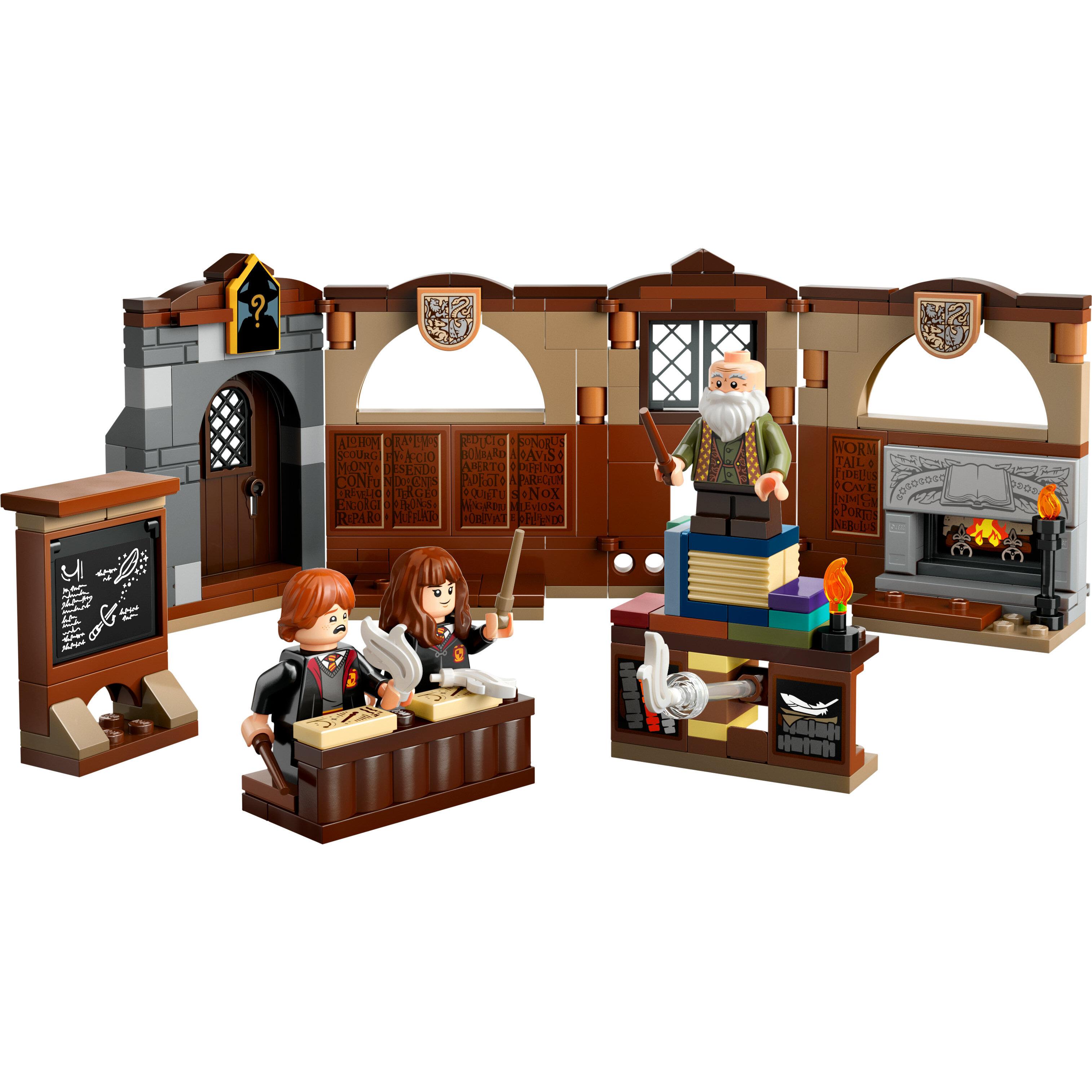 Voir la diapositive 2 : LEGO Harry Potter 76442 Le château de Poudlard : le cours de sortilèges - Jouet collector