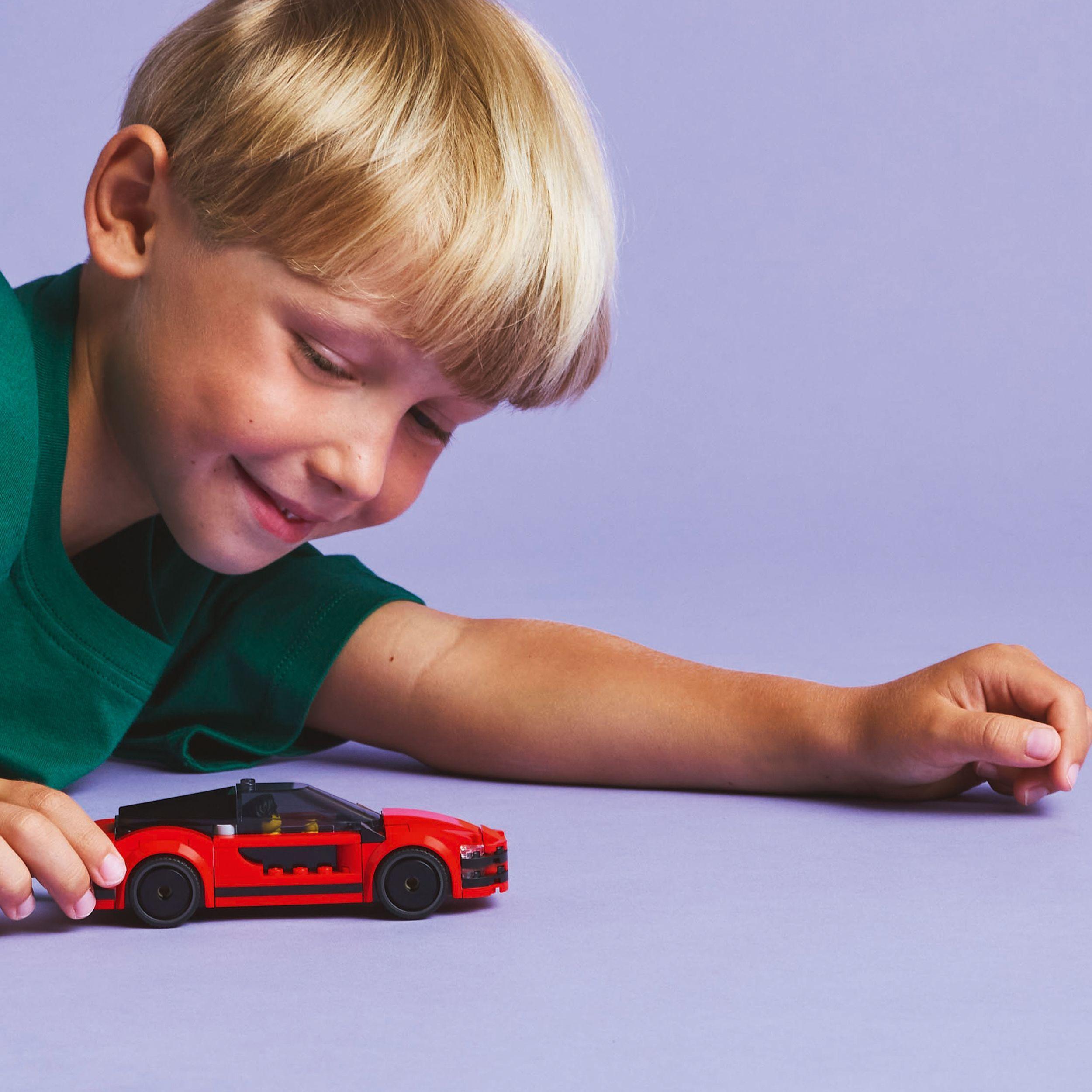 Voir la diapositive 7 : LEGO City 60448 - La voiture de sport rouge