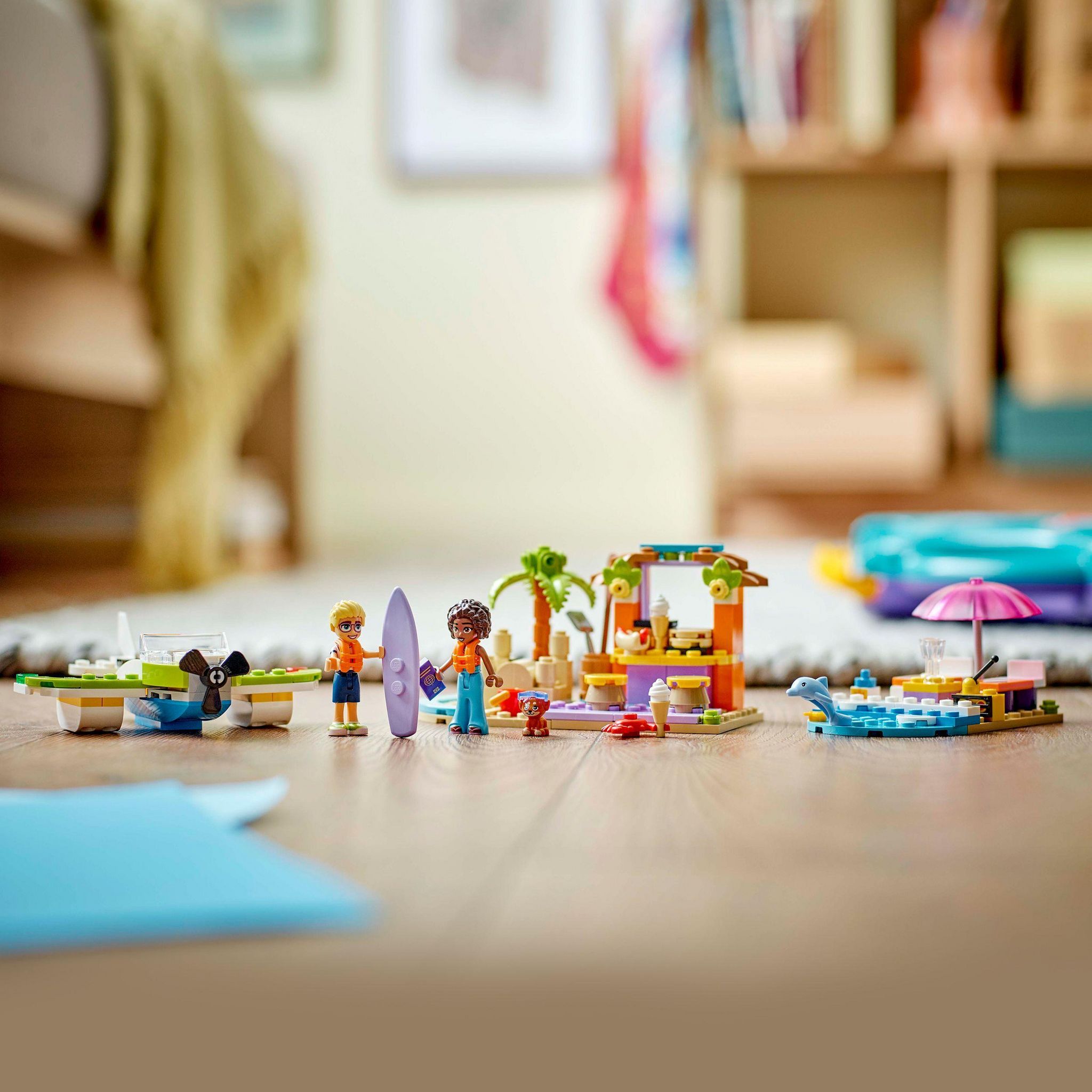 Voir la diapositive 6 : LEGO Friends 42672 - La Valise Créative  de plage